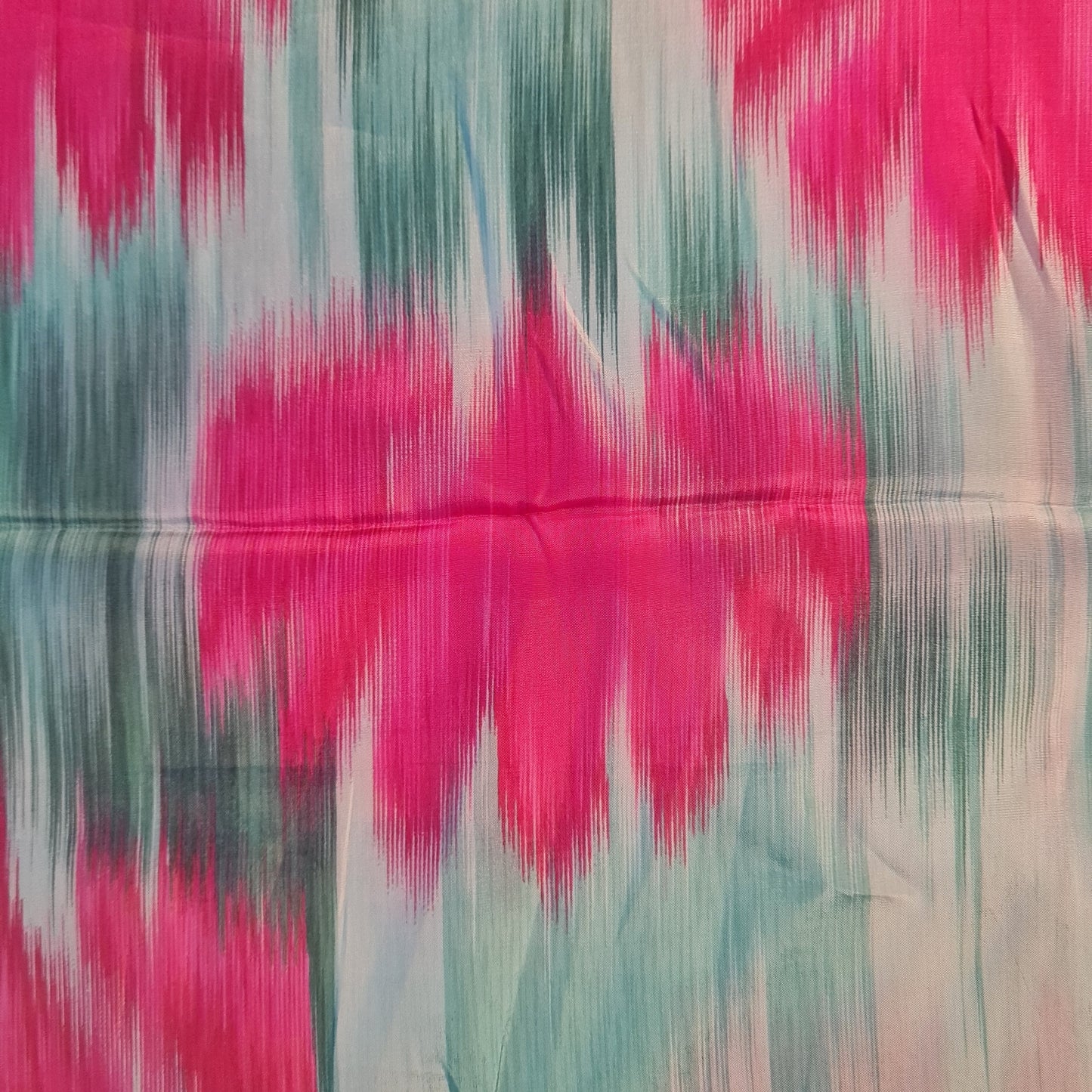 https://www.tradeuno.com/products/pink-white-floral-crepe-fabric-tu-8228-r?_pos=3&_sid=e453b3f4c&_ss=r