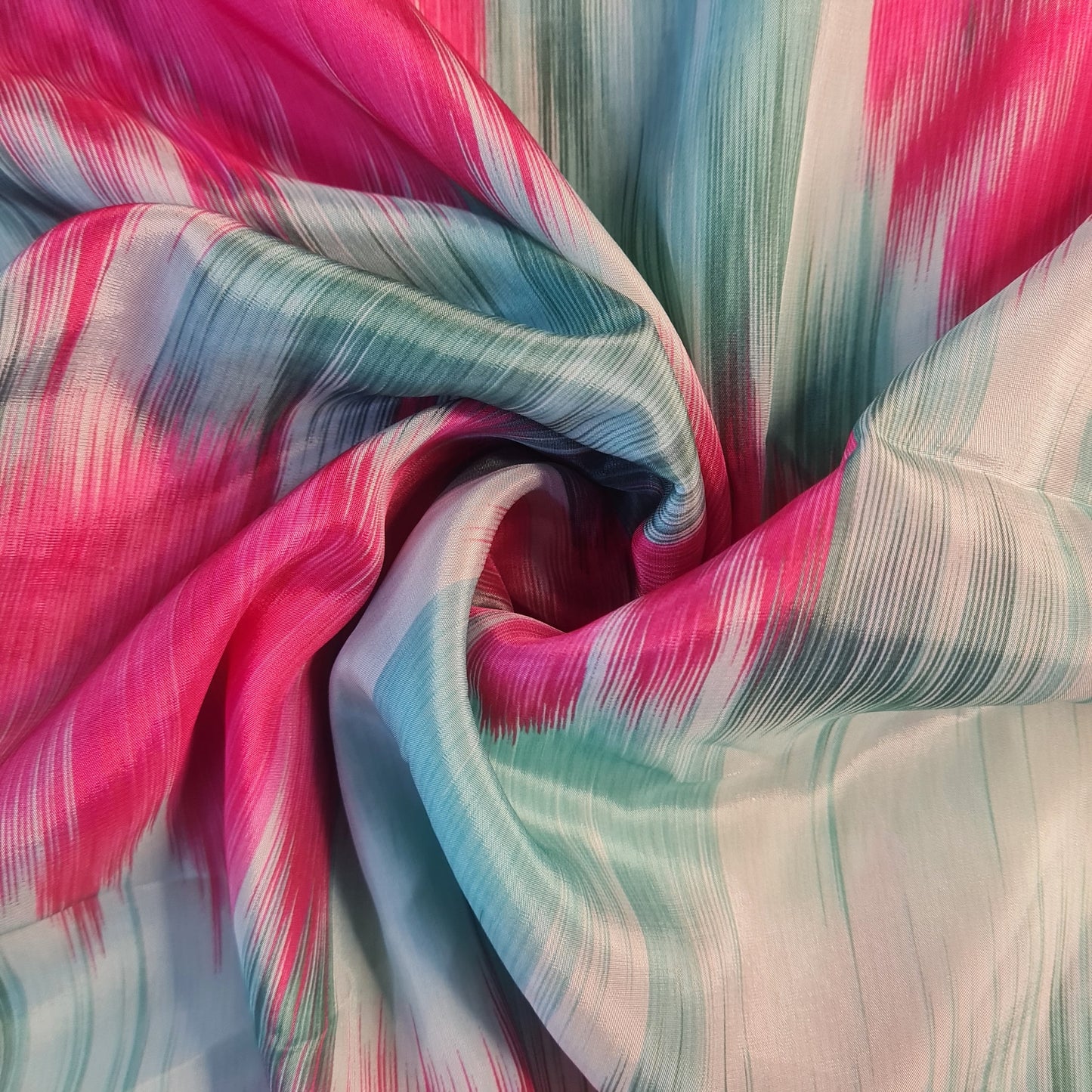 https://www.tradeuno.com/products/pink-white-floral-crepe-fabric-tu-8228-r?_pos=3&_sid=e453b3f4c&_ss=r