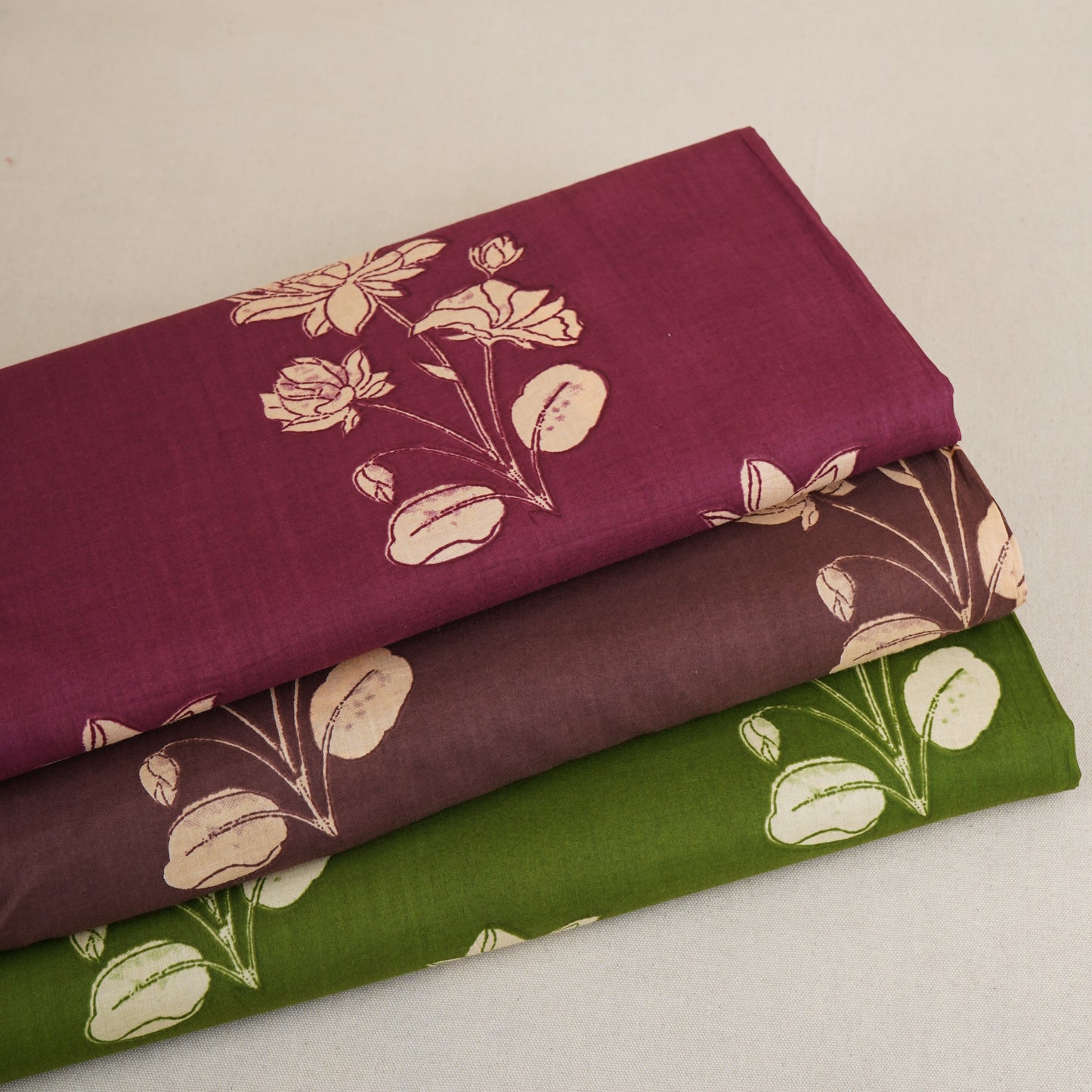 Green & White Floral Print Cotton Fabric MFR-29860