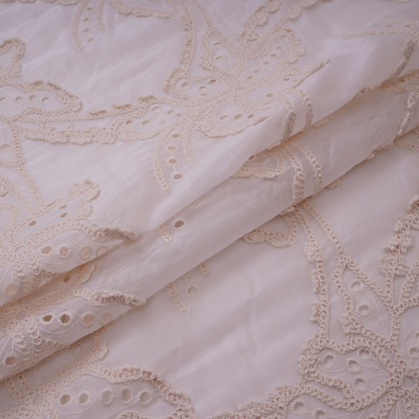 White Dyeable 3D Floral Embroidery Tencel Schiffli Fabric LI-32339