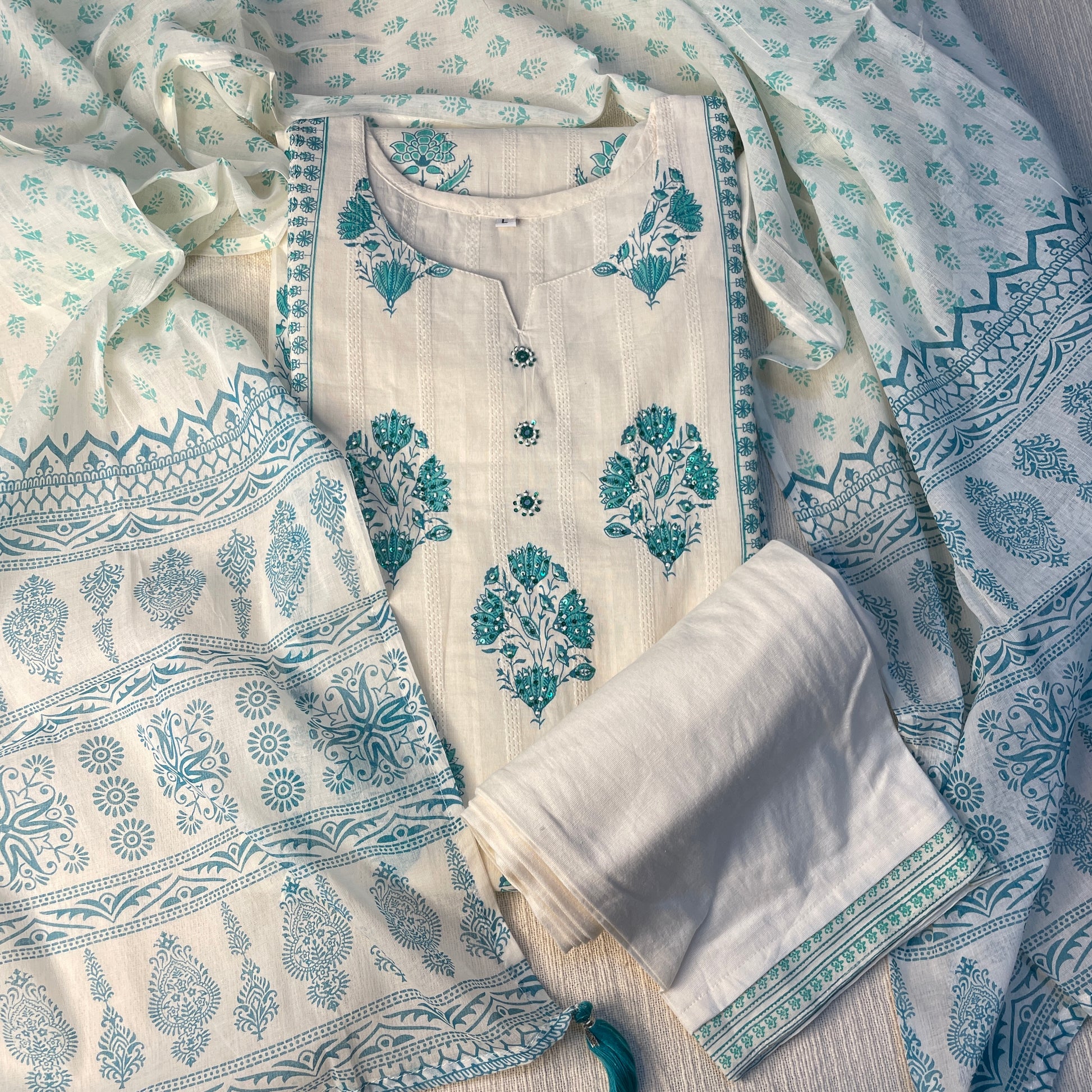 Exclusive Suit Set With Dupatta (Cotton, Dupatta-Mulmul) Creame Green Floral Print Fabric