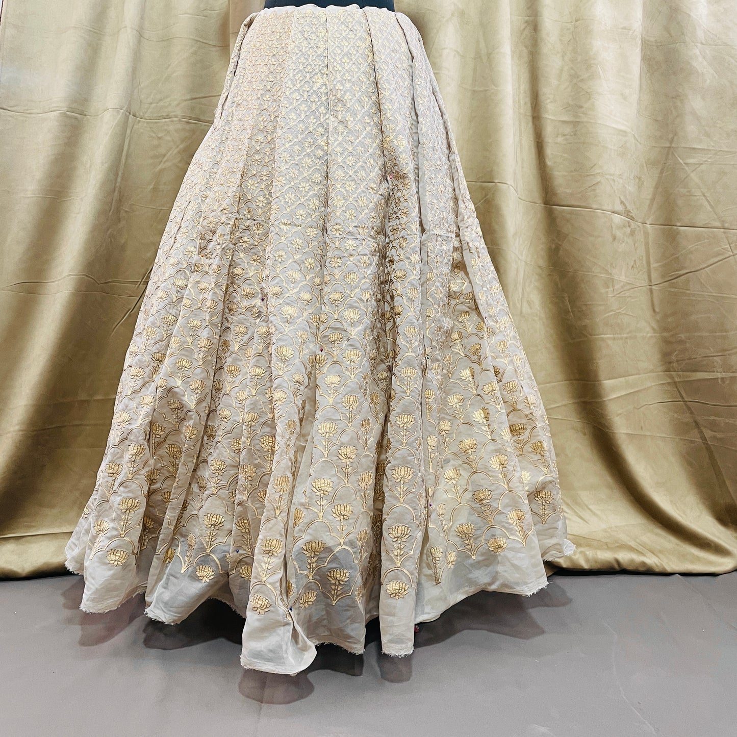 Beige Floral Sequence Embroidery Organza / 12 Kali