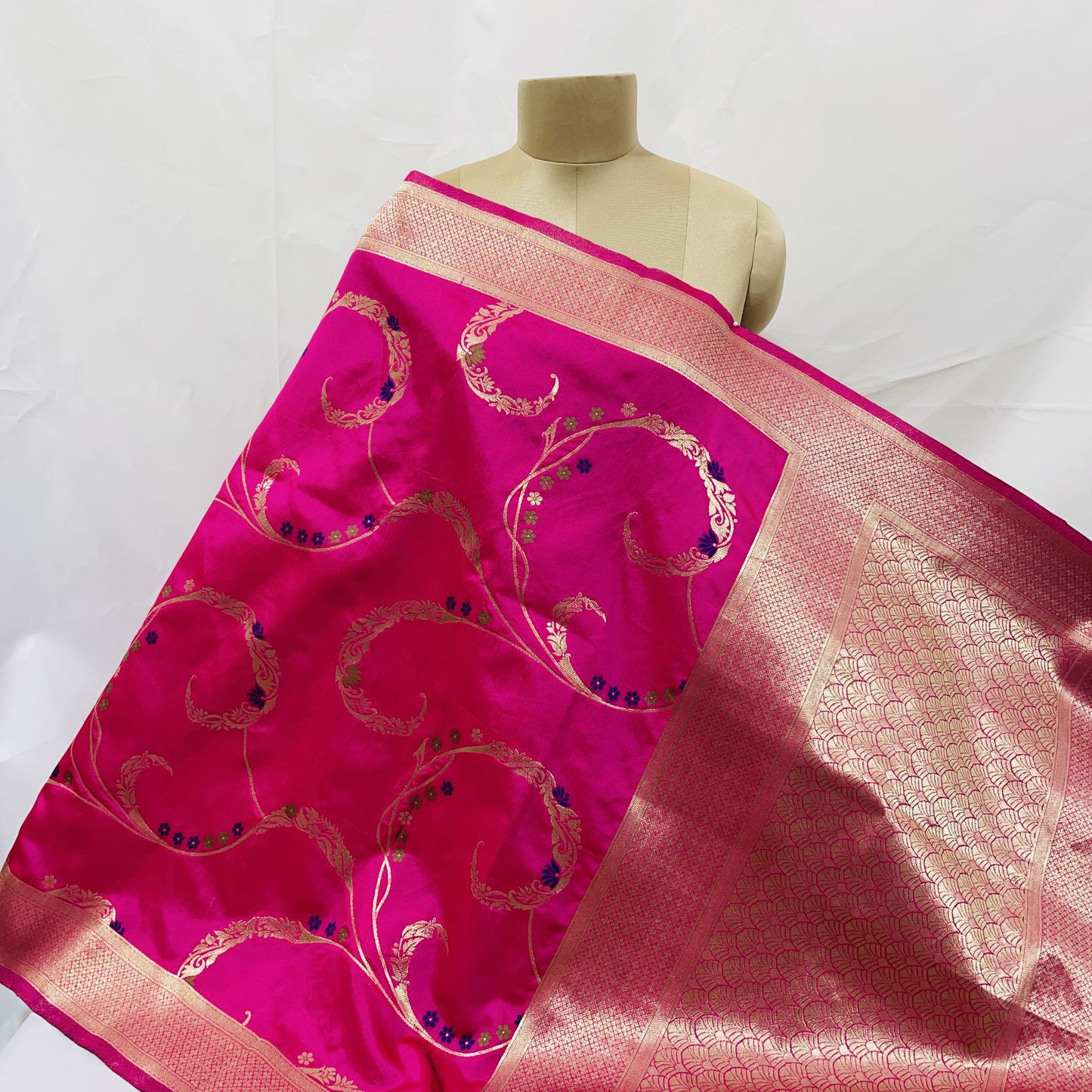 Premium Magenta Pink Floral Print Banarsi Jacquard Dupatta