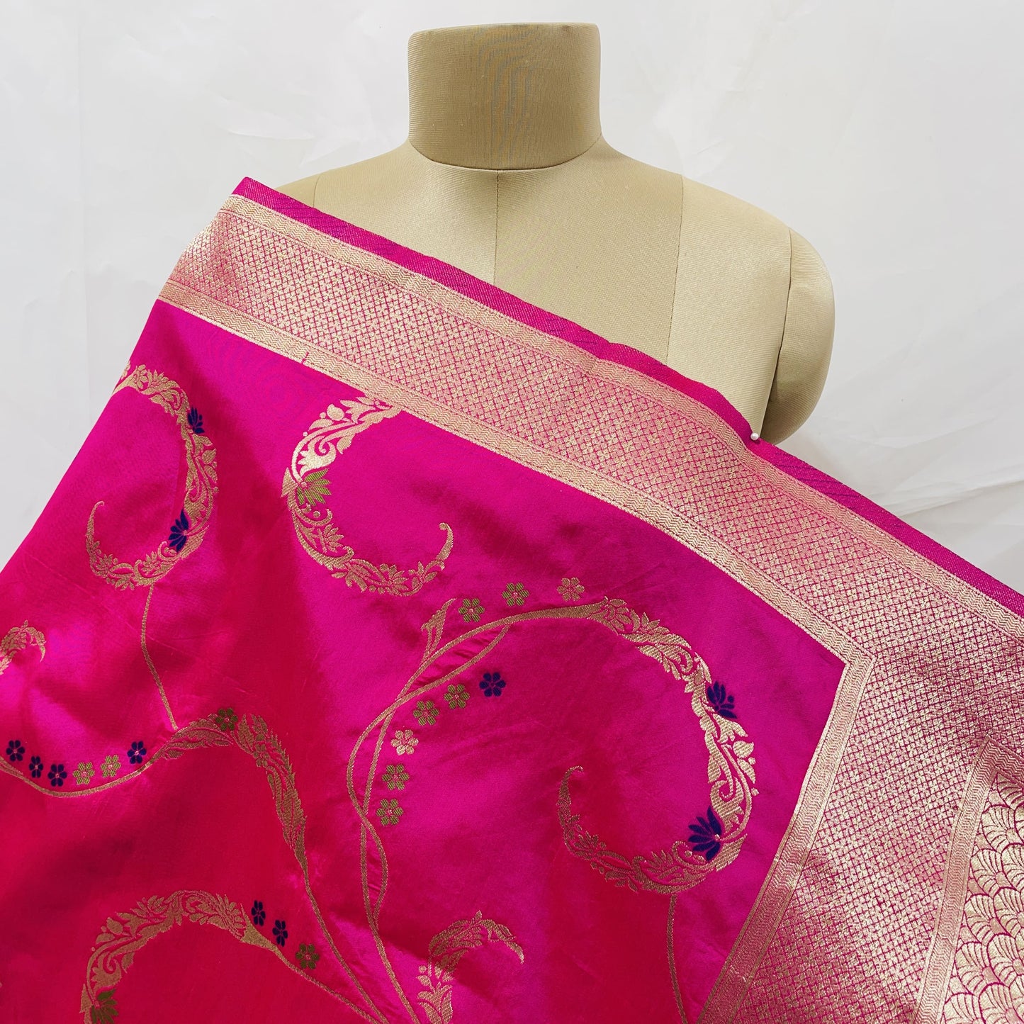 Premium Magenta Pink Floral Print Banarsi Jacquard Dupatta