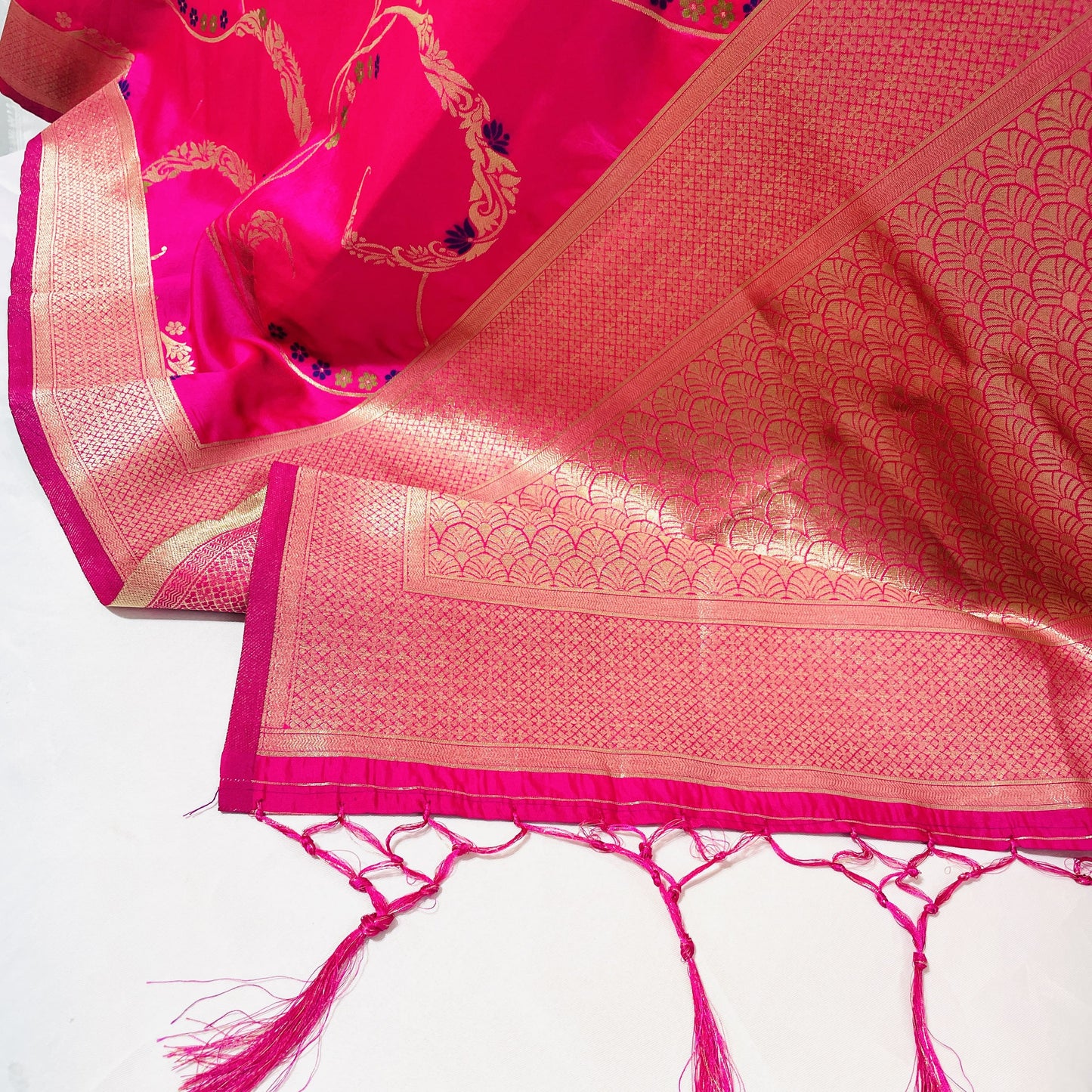 Premium Magenta Pink Floral Print Banarsi Jacquard Dupatta
