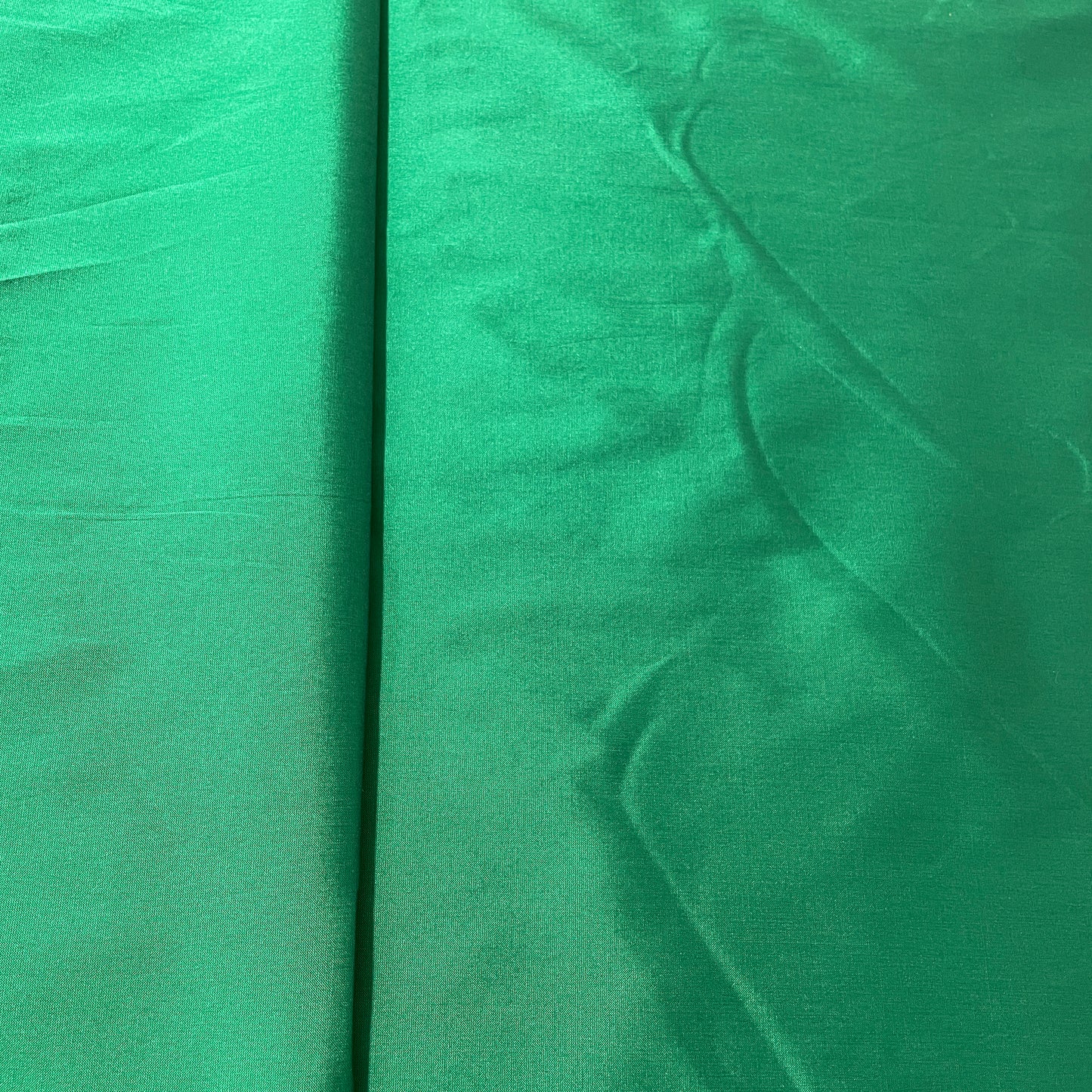 Green Solid Silk Taffeta Fabric - TradeUNO