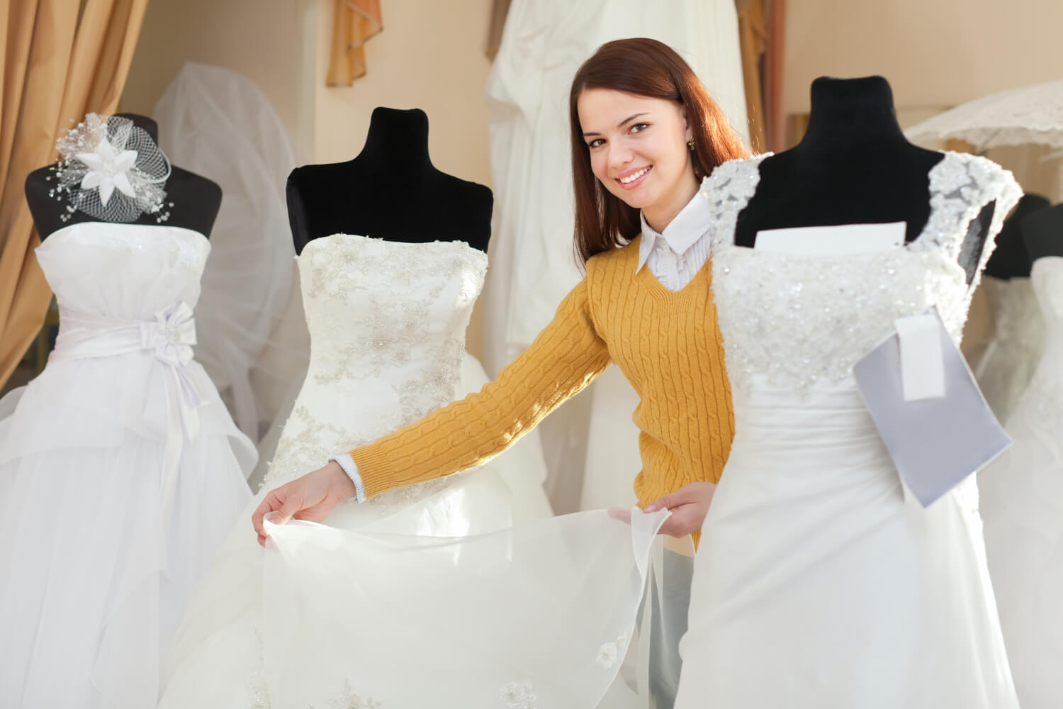 The Role of Fabric Samples in Custom Wedding Gowns Trade Uno
