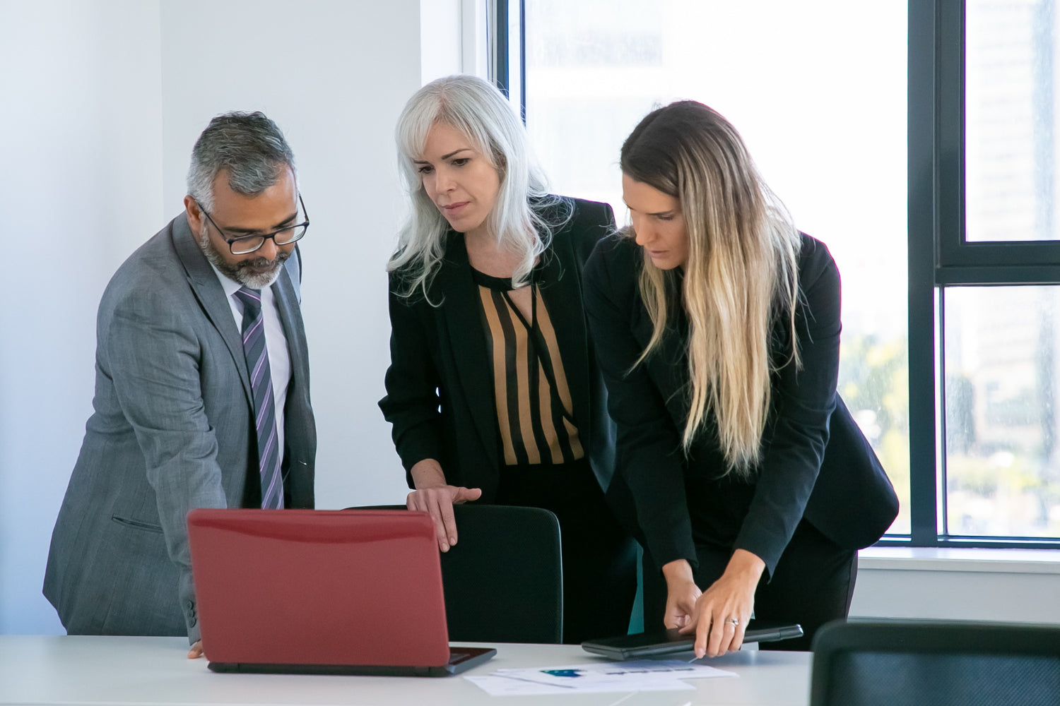Business Attire Fabrics: Comfortable and Stylish Options for the Workplace Trade Uno