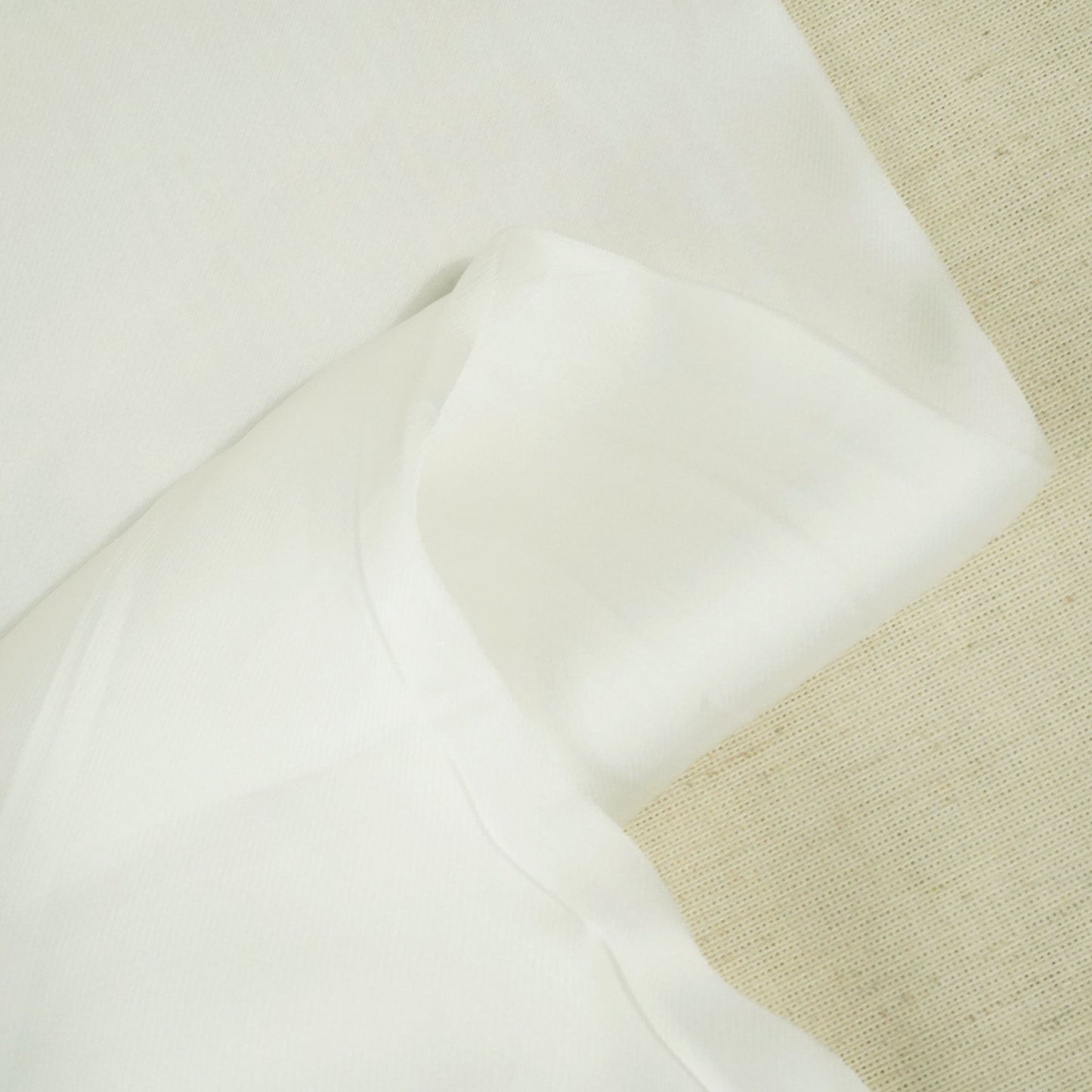White Solid Dyeable Geogrette Fabric BT-11160