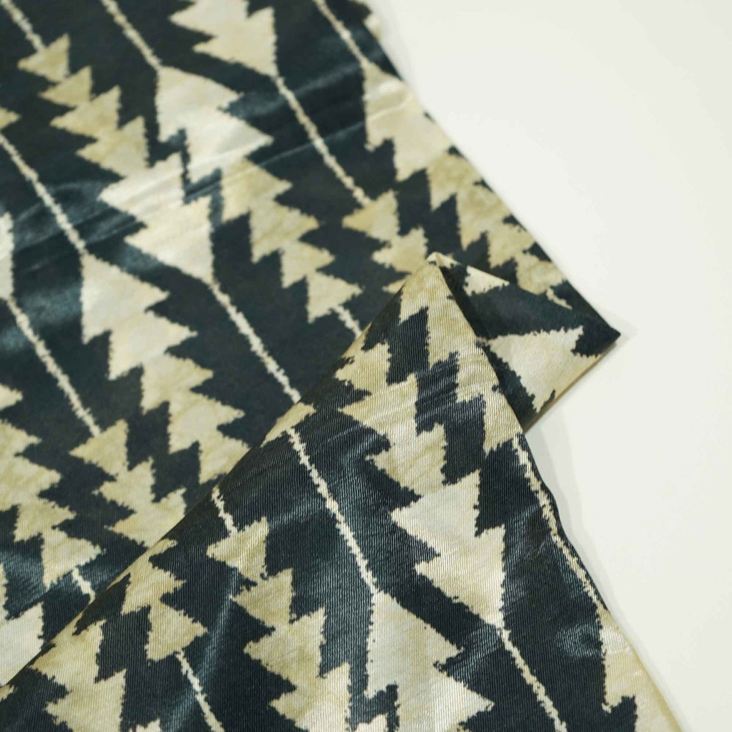 Black Abstract Print Bemberg Gajji Silk GT-15567