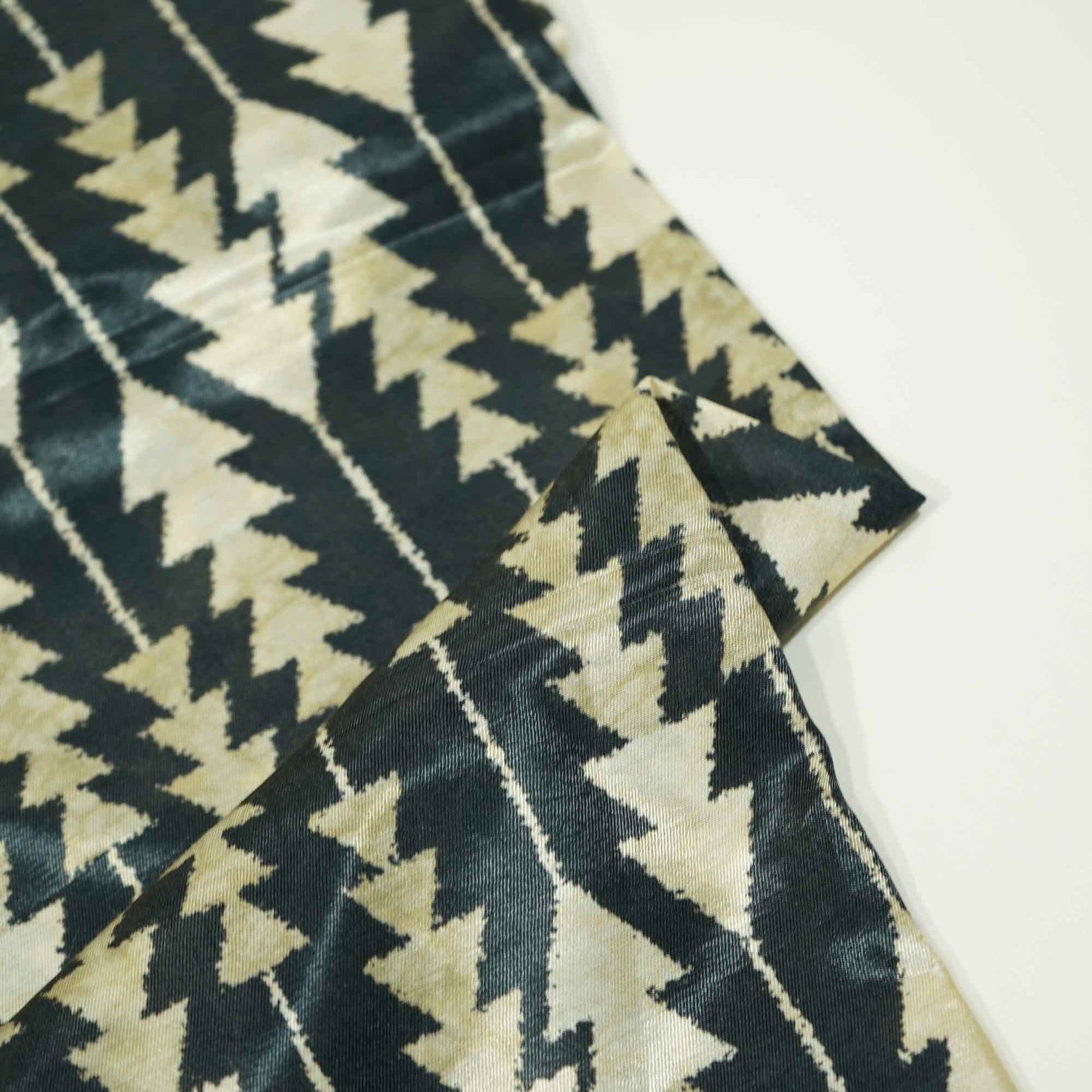 Black Abstract Print Bemberg Gajji Silk GT-15567