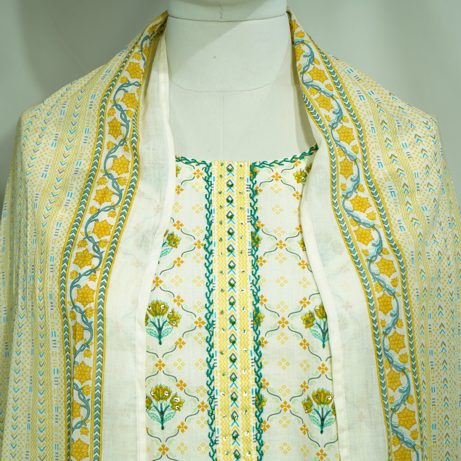 Creame Multicolor Tread Floral Embroidery Suit Set With Dupatta (Cotton, Dupatta-Mulmul)
