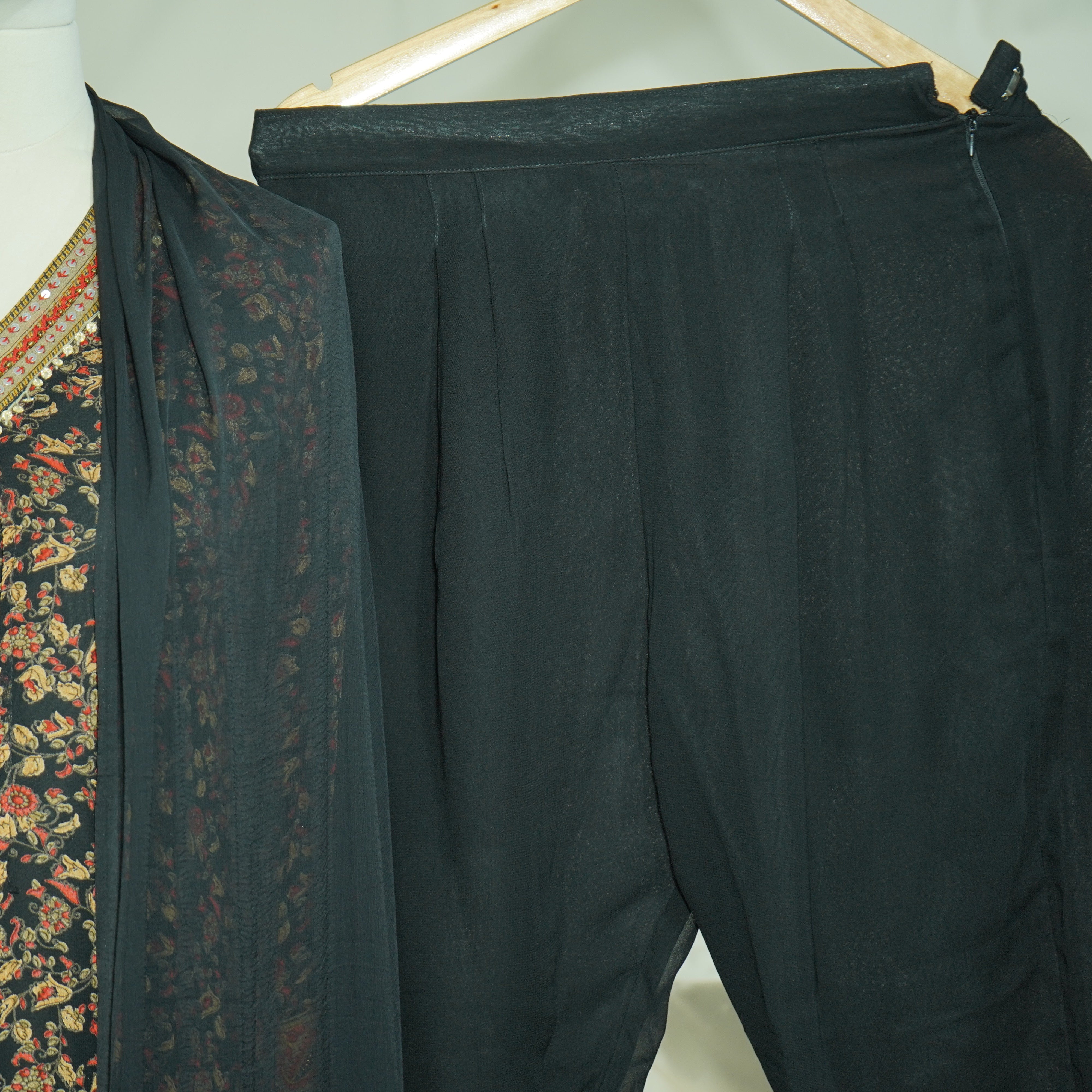 Premium Suit Set With Dupatta (Top-Muslin, Bottom-Satun, Dupatta-Siffon) Black Floral Print Fabric