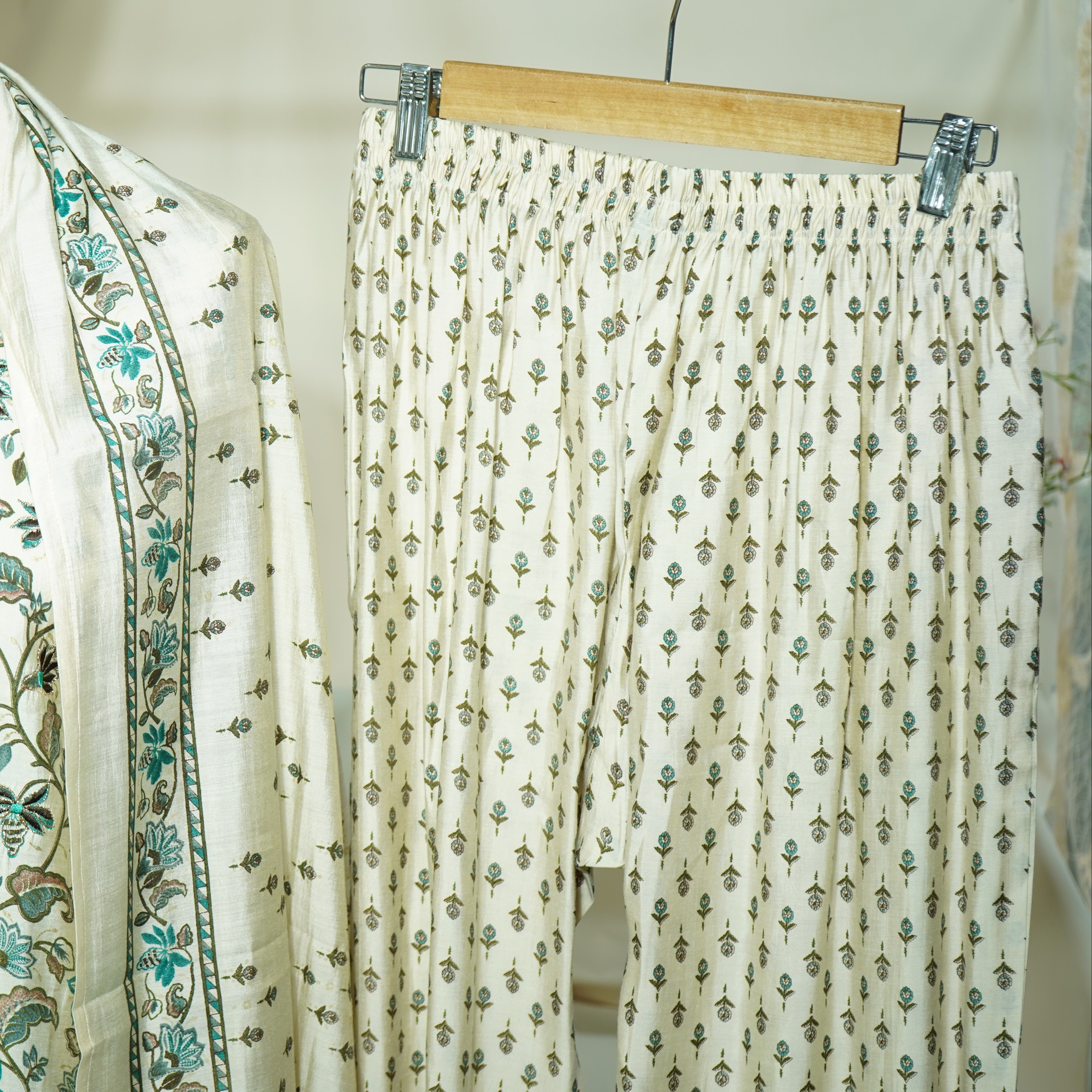 Suit Set With Dupatta (Top-Cotton Silk, Bottom-Cotton Silk, Dupatta-Cotton Silk) Creame Brown Tropical Print 17423