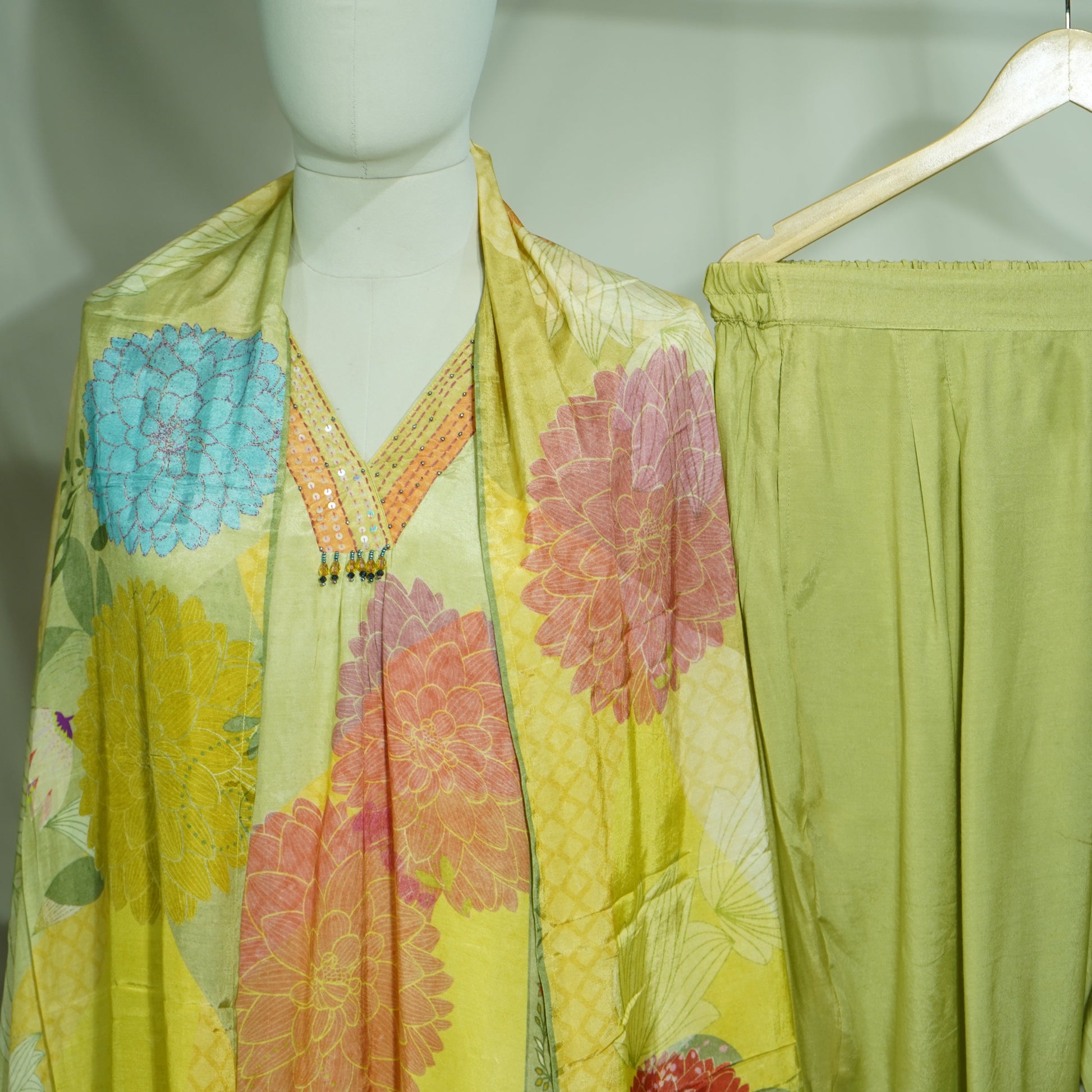 Buy Light Green Thread Lace Suit Set Online – TradeUNO Fabrics