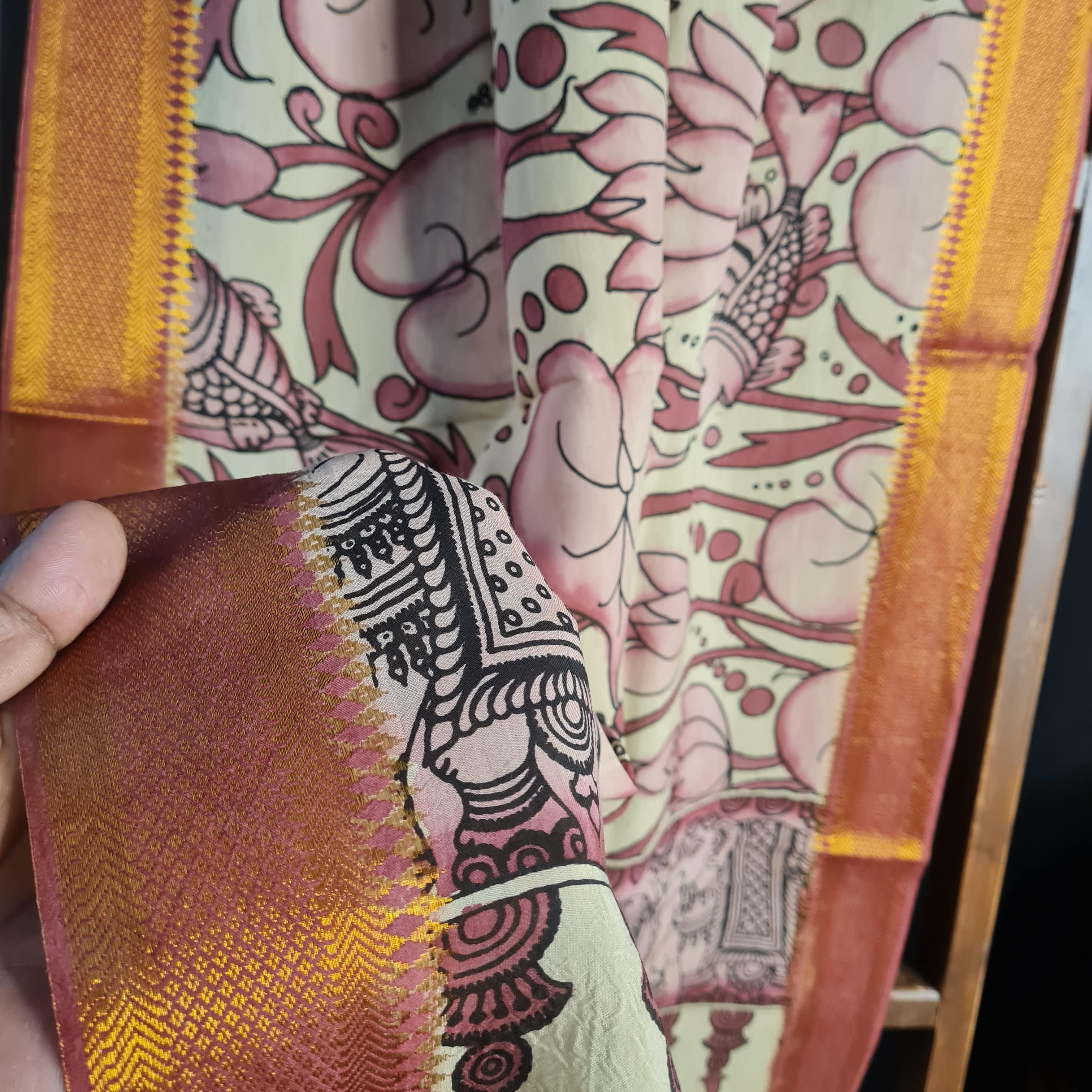 Premium Off White Rkalamkari Prints Pen Rkalamkari Dupatta Fabric