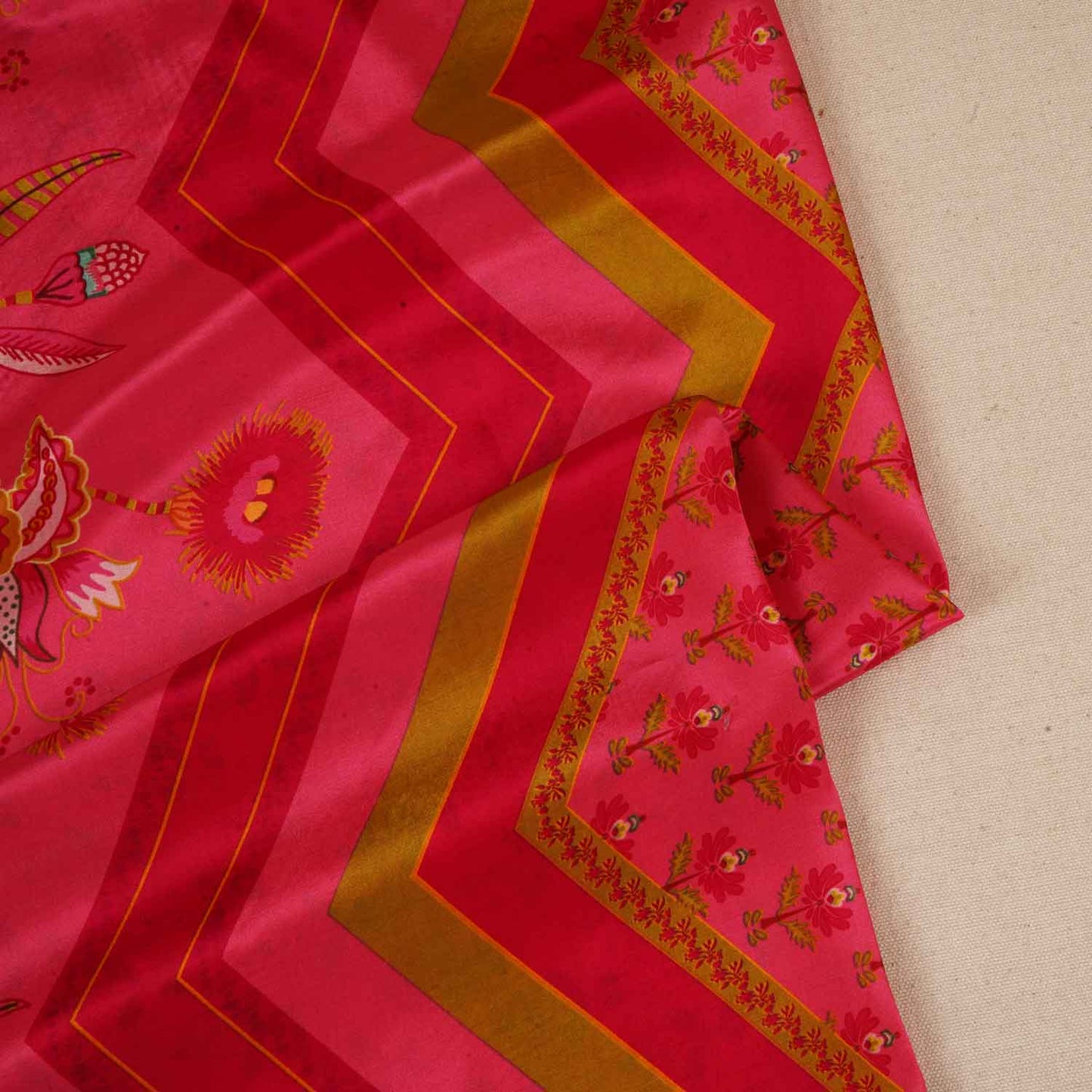 Pink Floral Print Crepe Fabric MT-28237