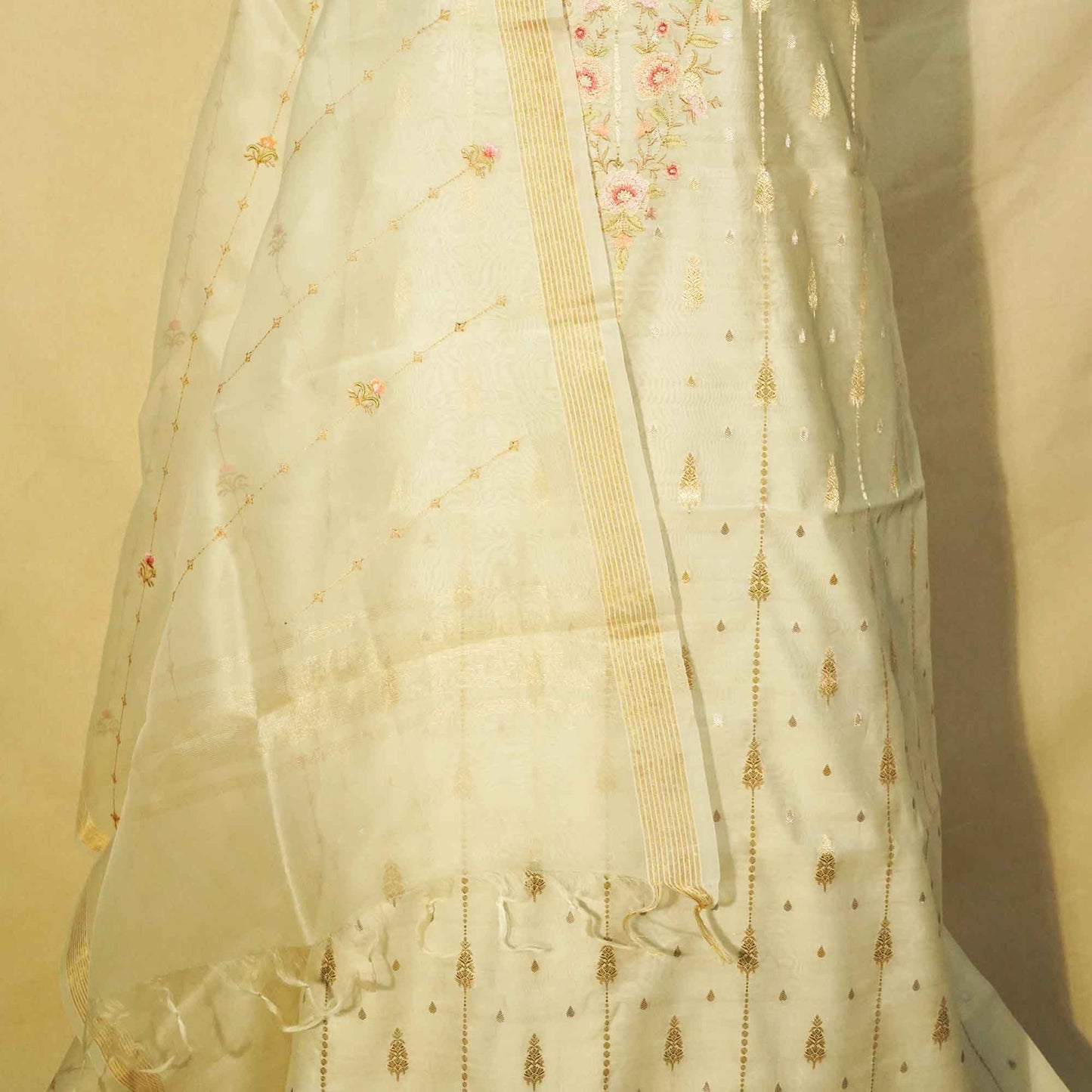 Off White With Embroidery (Top-Chanderi Silk,Bottom-Chanderi Silk,Dupatta-Organza) Suit Set Chanderi Silk Fabric SND-25378  
