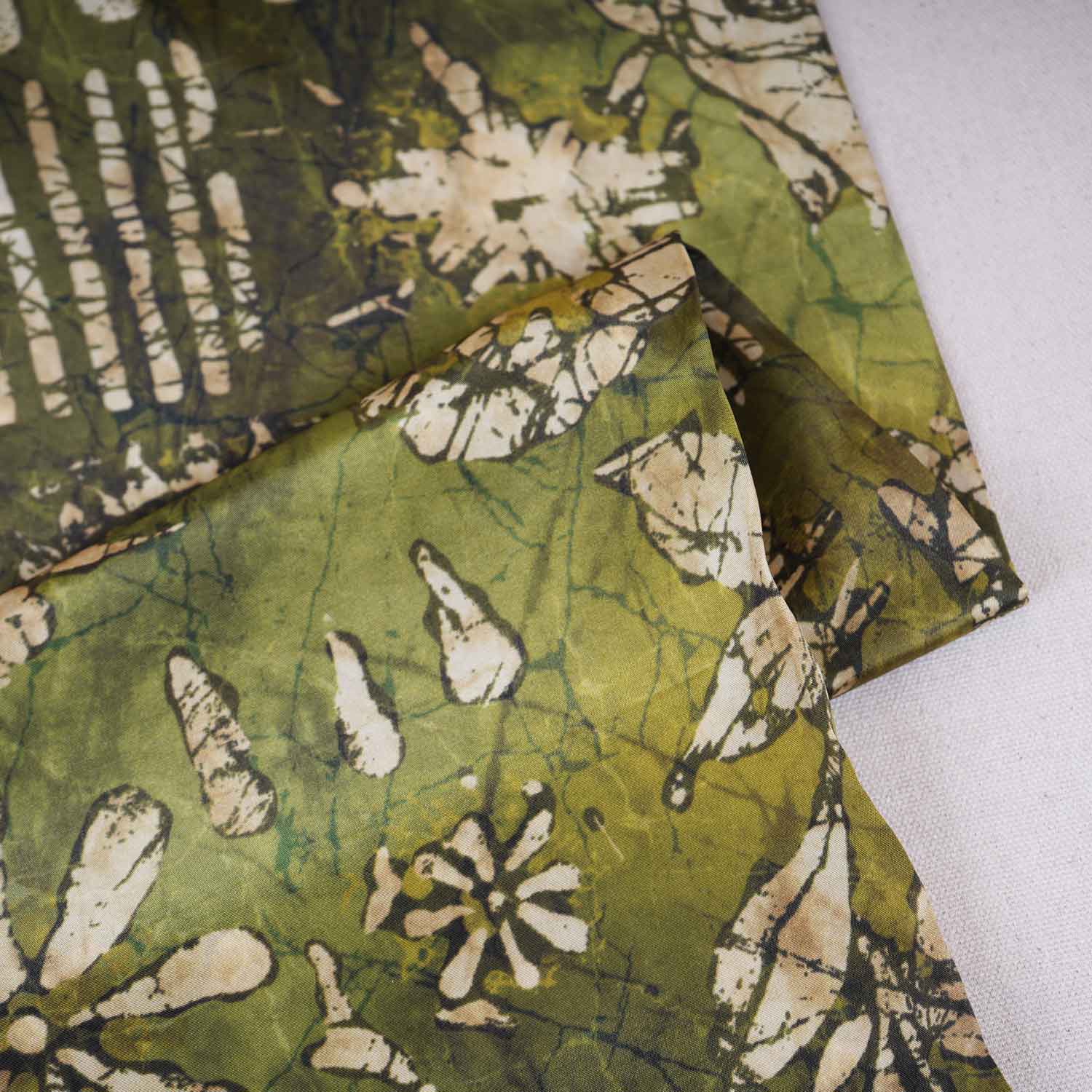 Parrot Green Floral Print Crepe Fabric GT-29189 - TradeUNO
