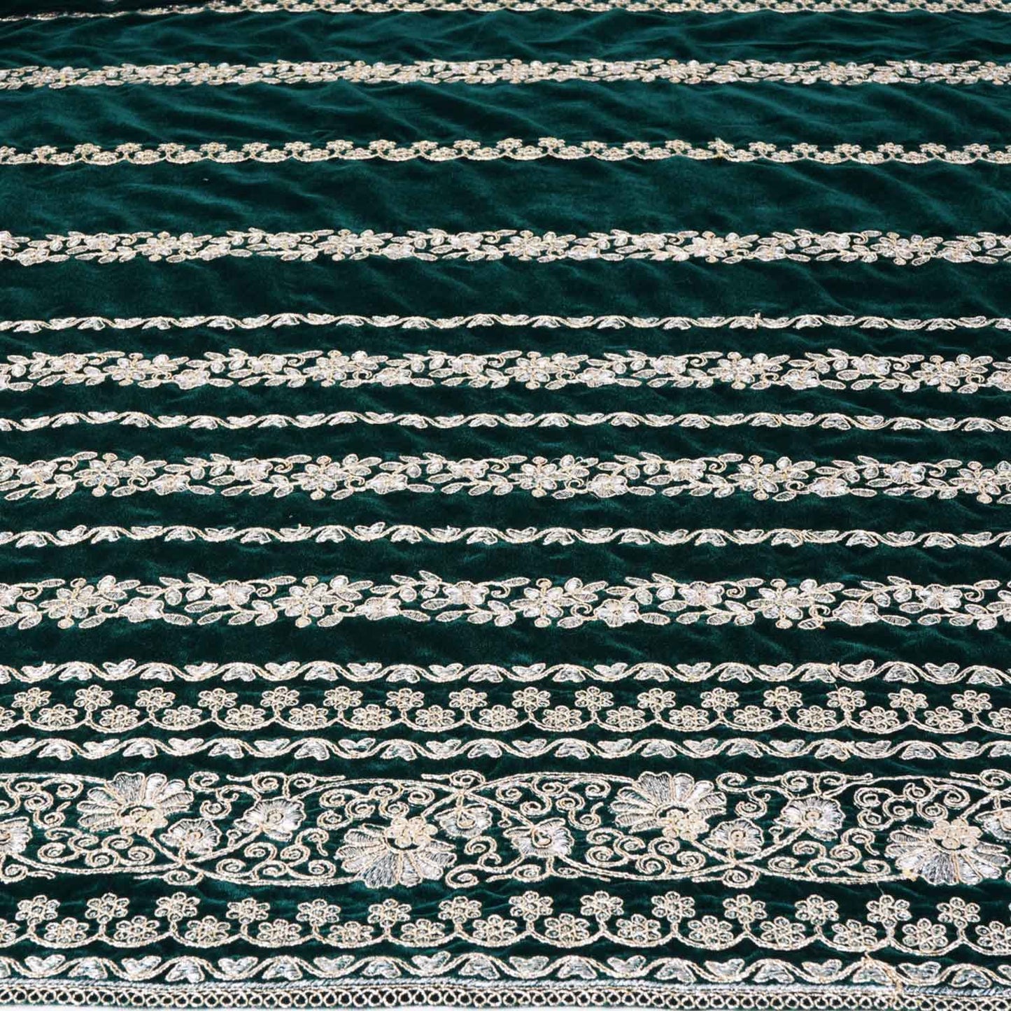 Green Zari Sequnis embroidery Velvet Fabric JD-28601