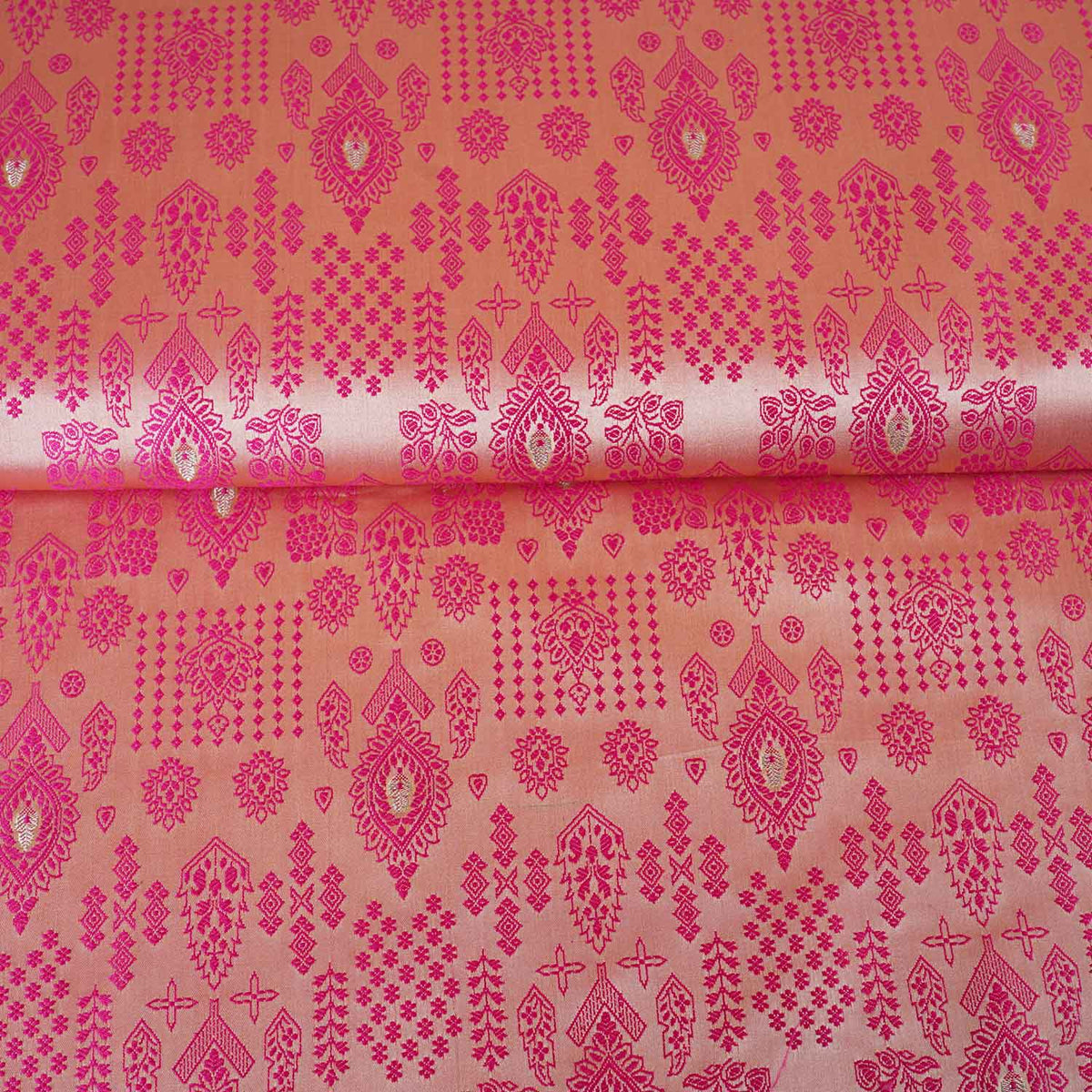 Cream & Pink Traditional Weave Brocade Fabric NH-28888 - TradeUNO