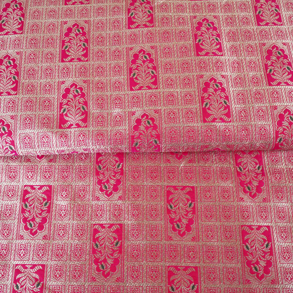 Pink Silver Jharokha Brocade Fabric NH-28920 - TradeUNO