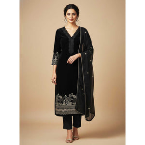 Black Border Work Cutdana Velvet 9000 Fabric SC-28252 - TradeUNO