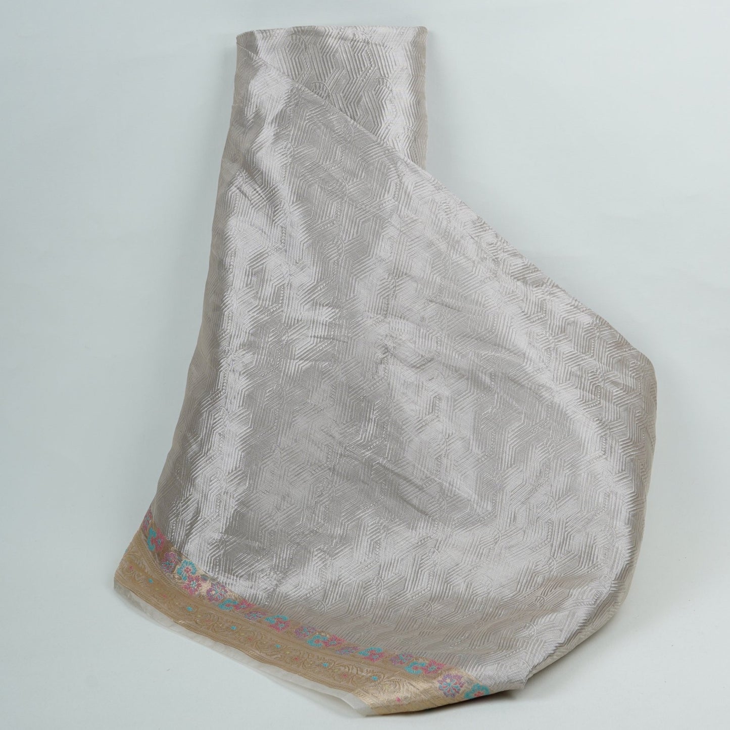 Silver Geometrical Jacquard Weave Tissue Fabric CW-32592