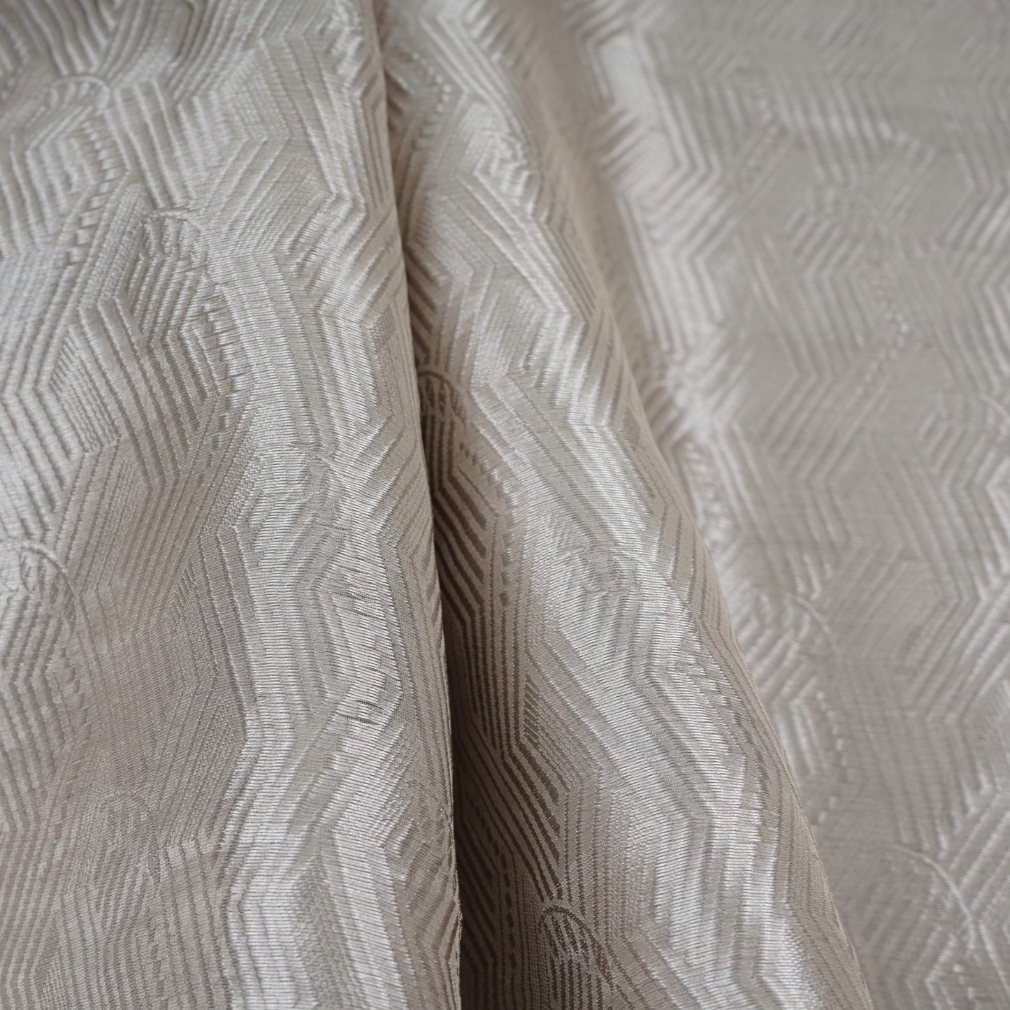 Silver Geometrical Jacquard Weave Tissue Fabric CW-32592