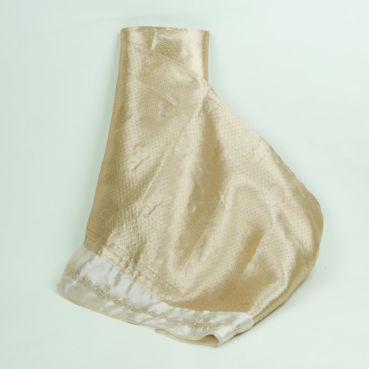 Golden & White Buti With Jaal Tissue Fabric CW-32602