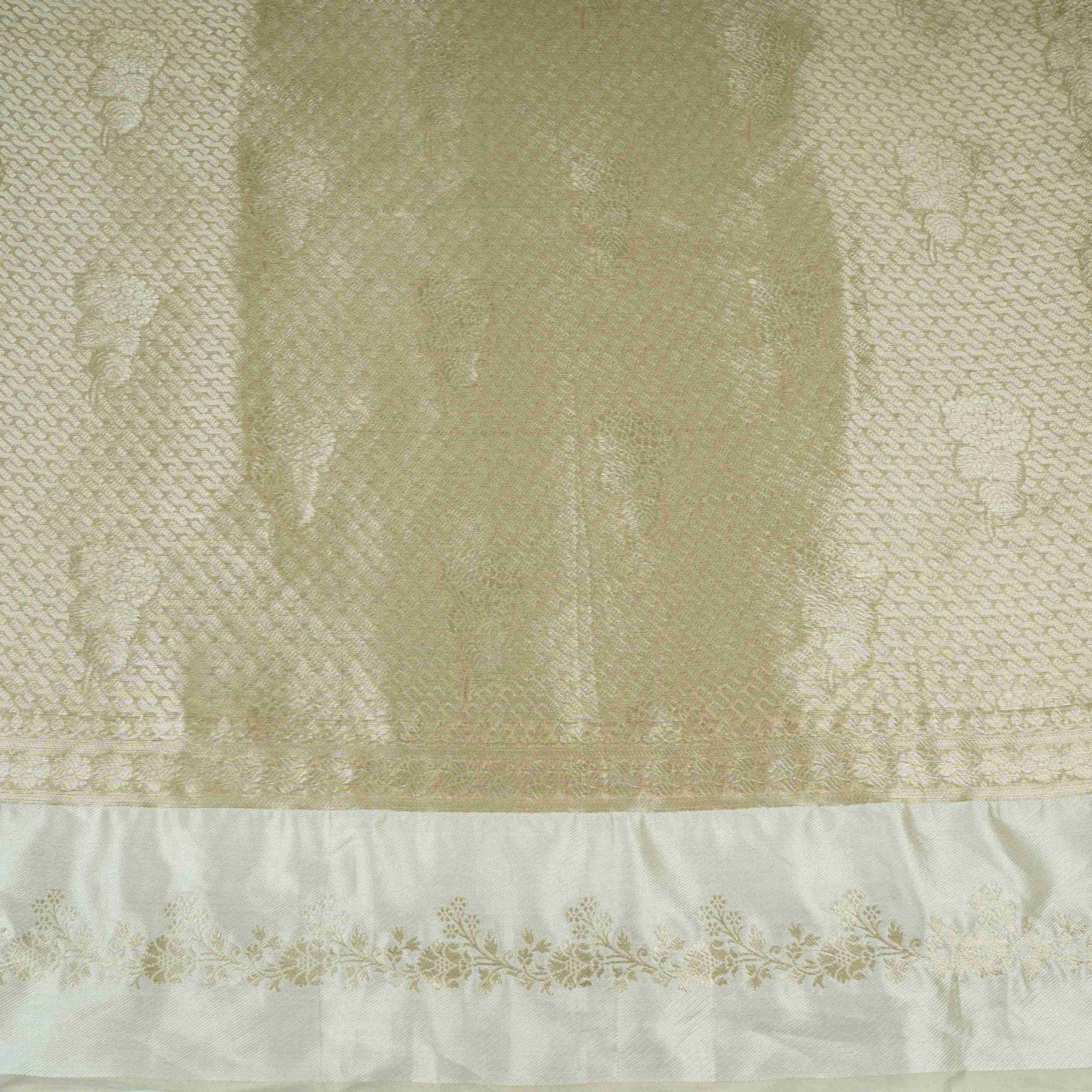 Golden & White Buti With Jaal Tissue Fabric CW-32602