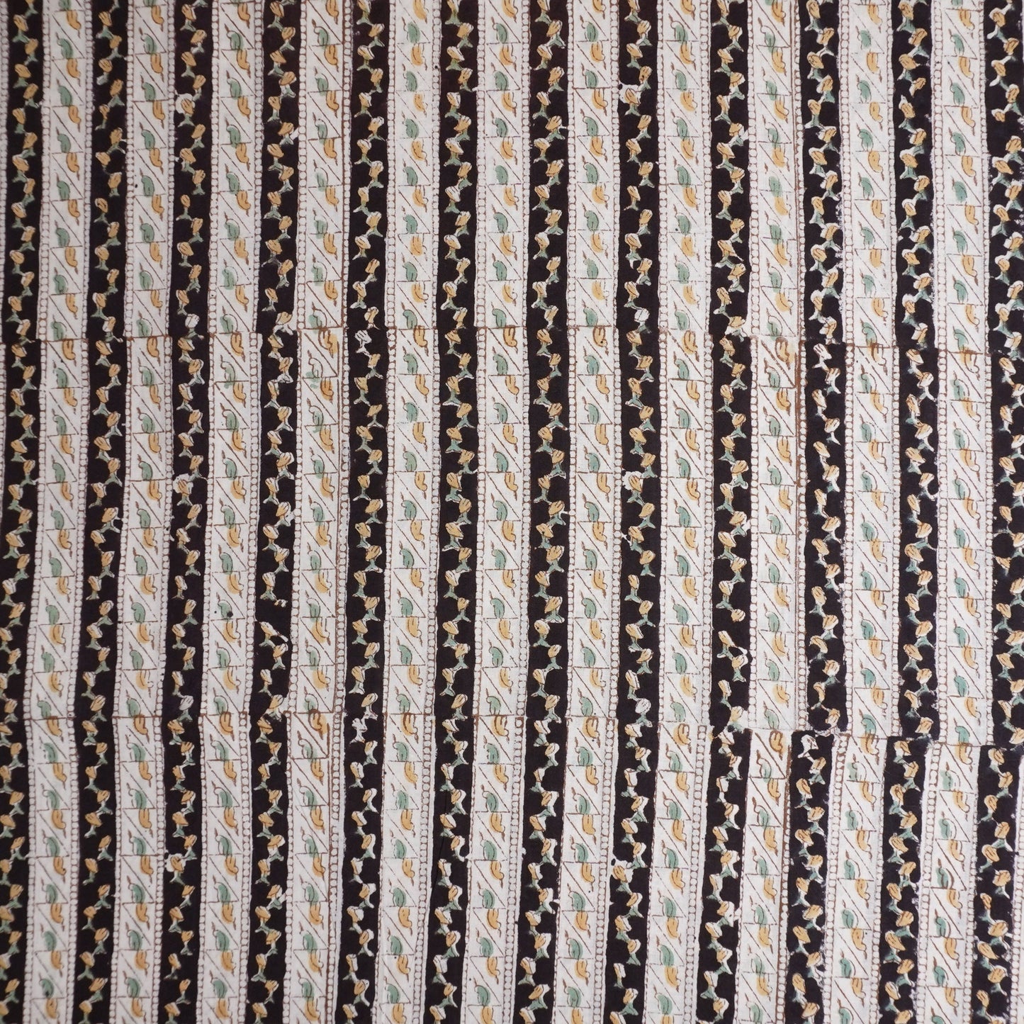 Black & White Handblock Print Cotton Fabric DH-29444