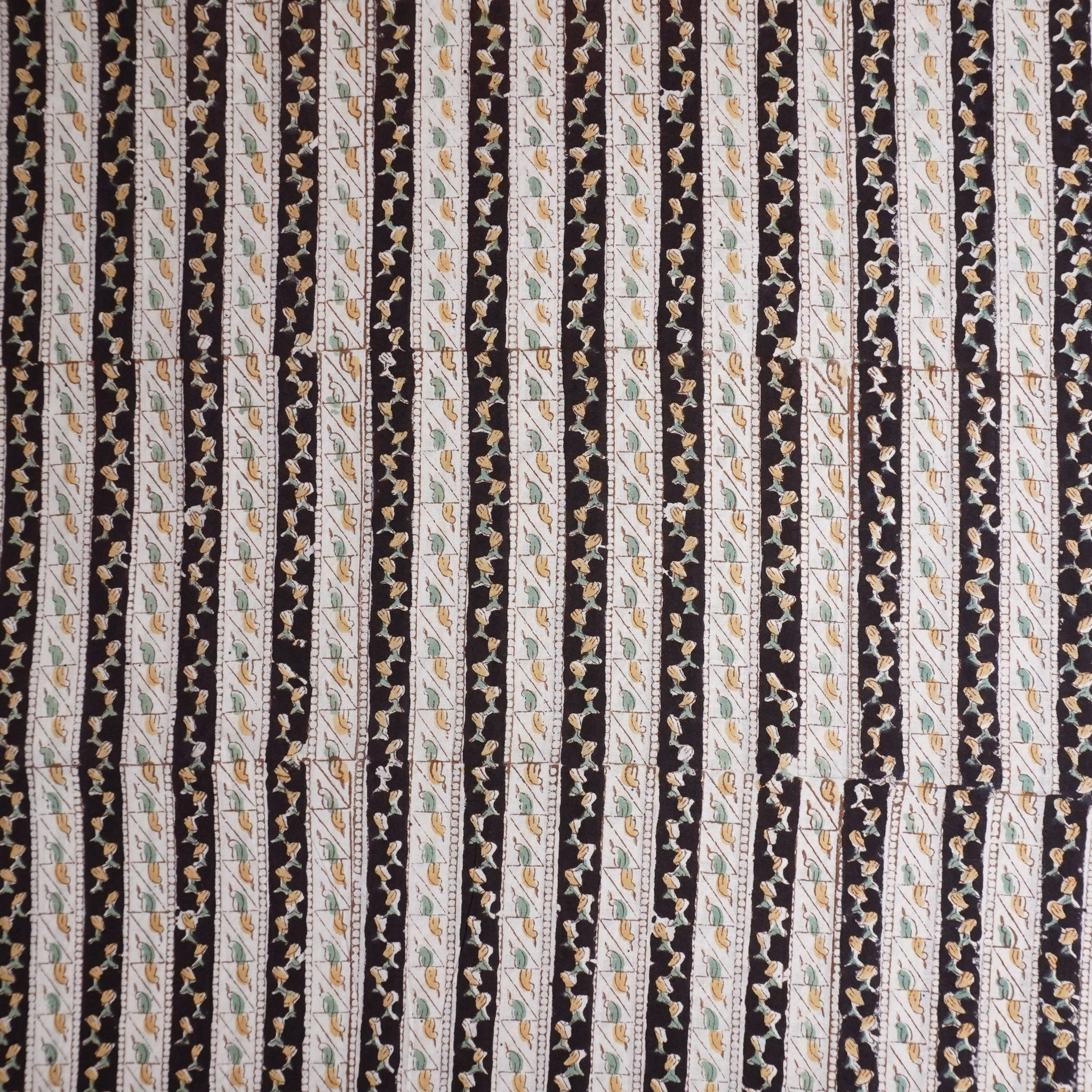 Black & White Handblock Print Cotton Fabric DH-29444 - TradeUNO