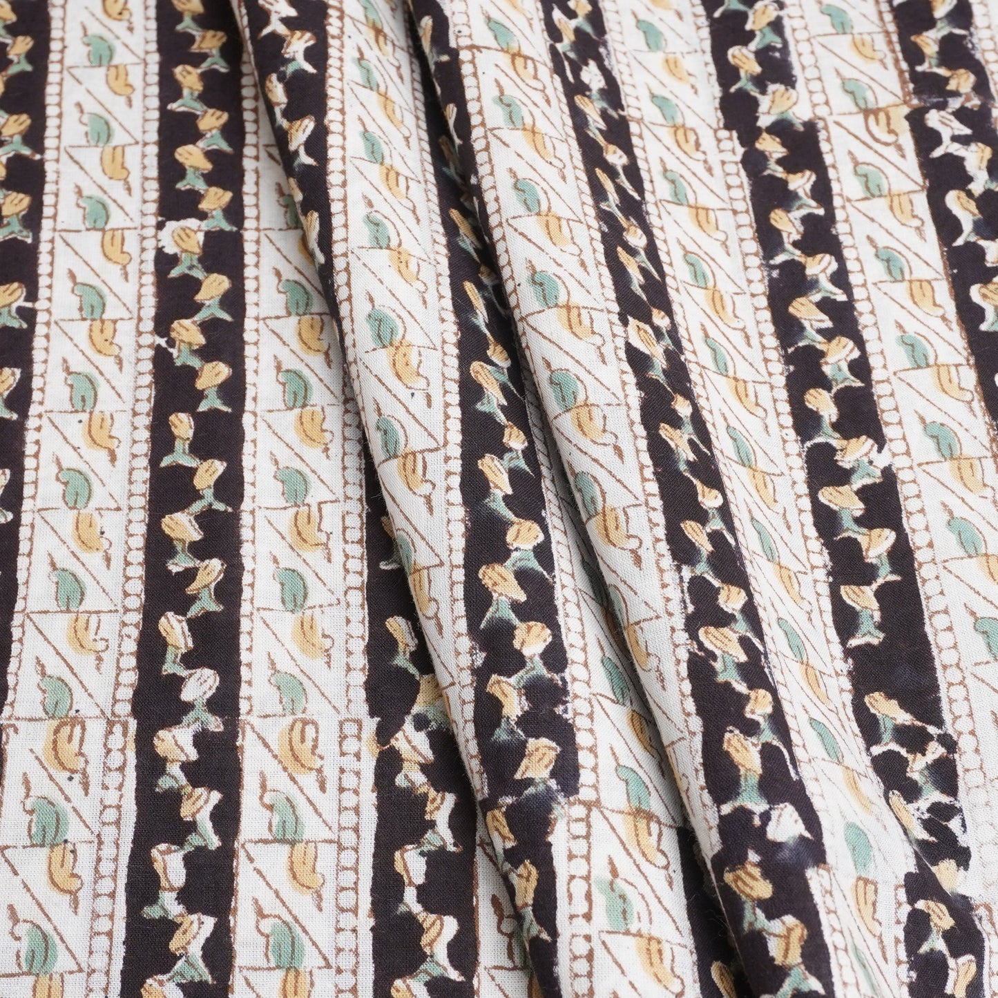 Black & White Handblock Print Cotton Fabric DH-29444