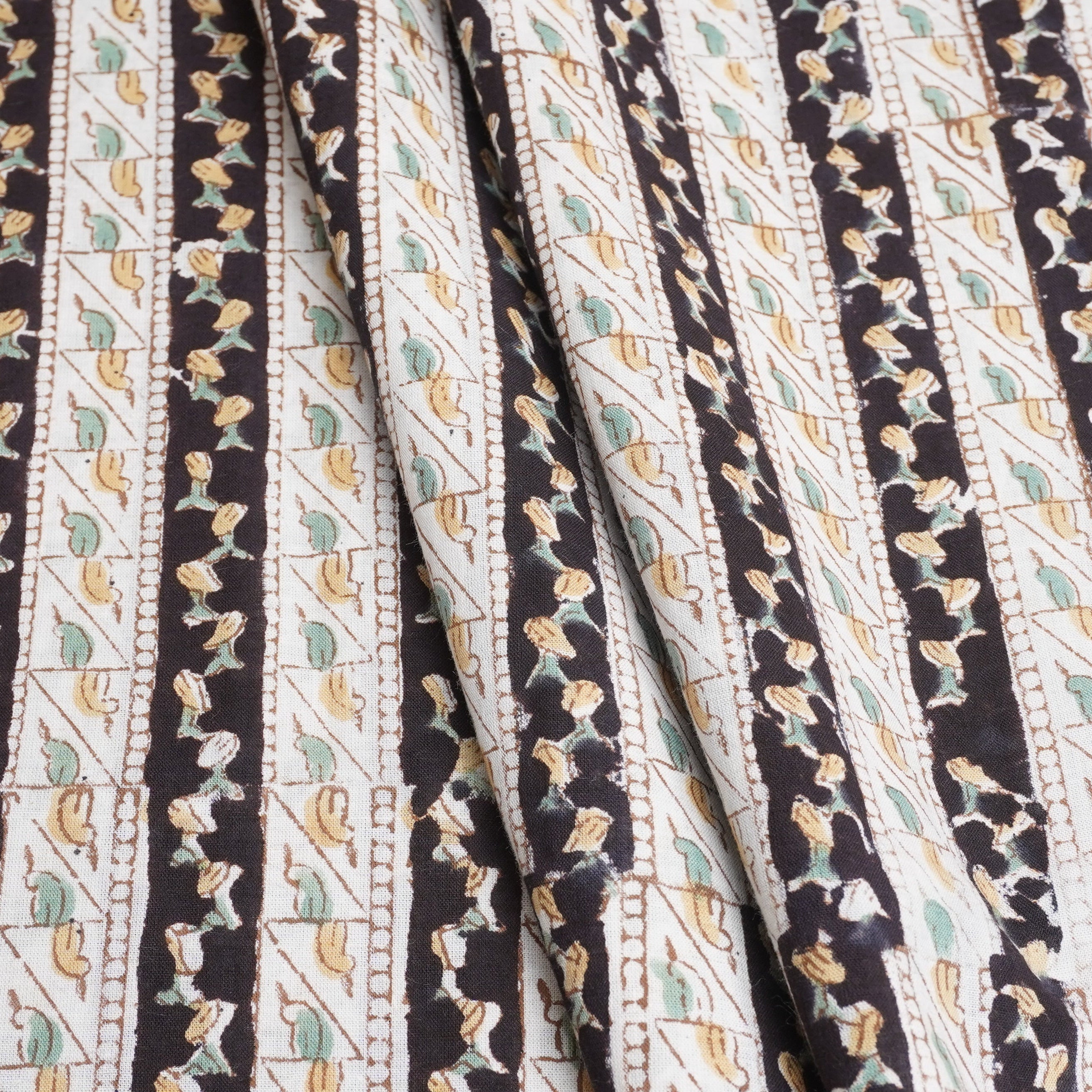 Black & White Handblock Print Cotton Fabric DH-29444 - TradeUNO