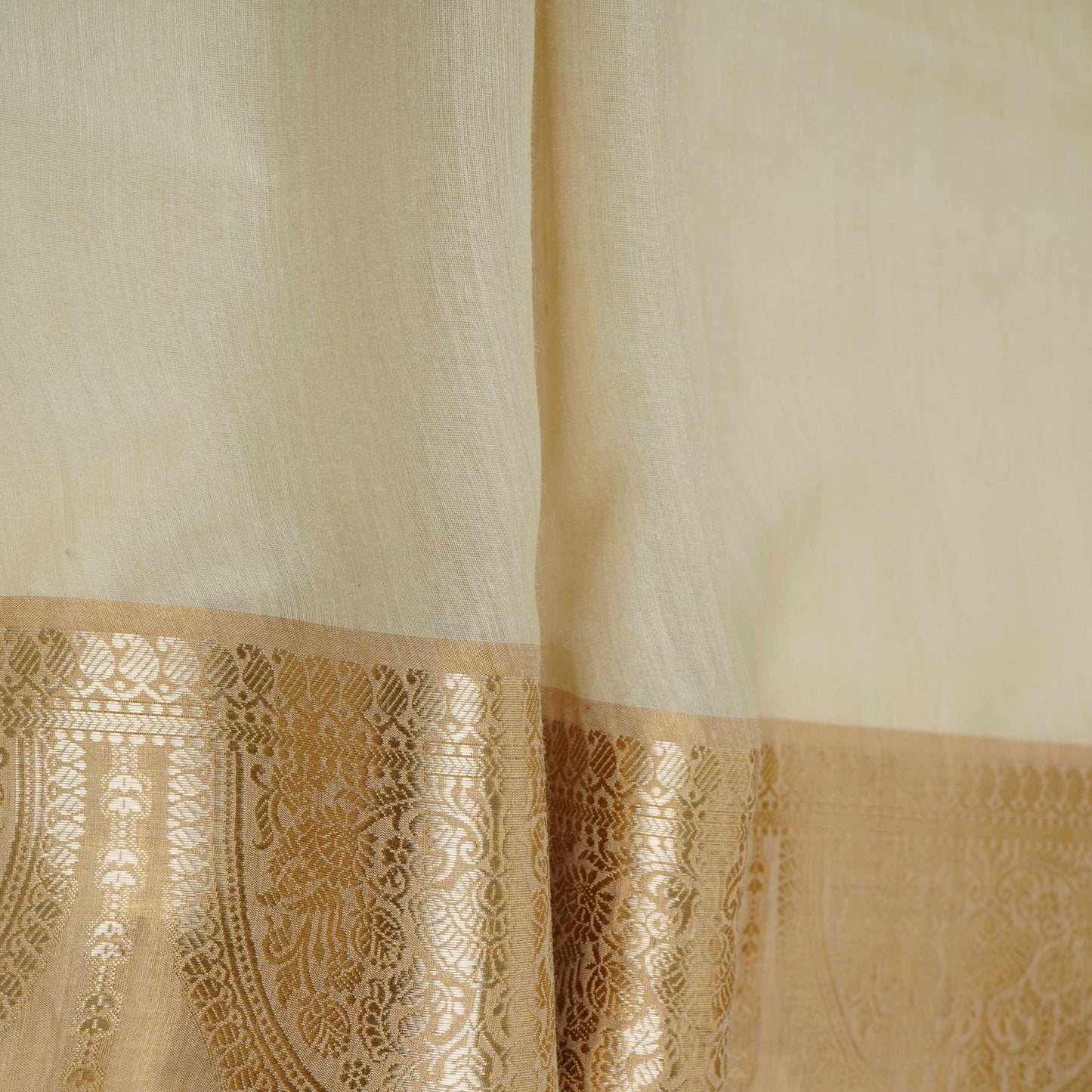 Golden Heavy Zari Border Munga Silk SE-32864