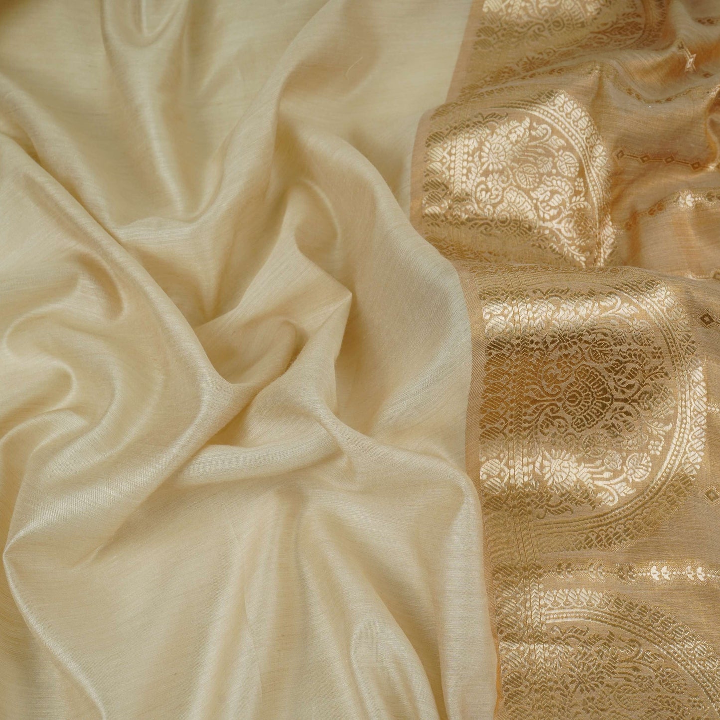 Golden Heavy Zari Border Munga Silk SE-32864