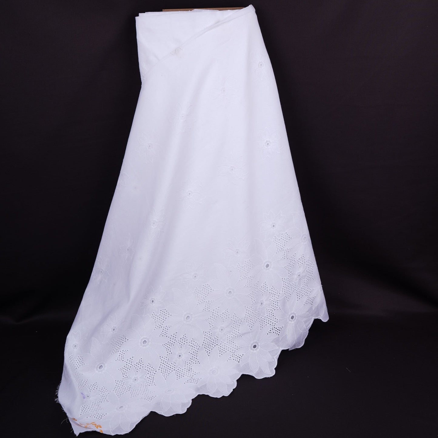 White Dyeable Floral Embroidery Cotton Schiffli Fabric MJF-30601