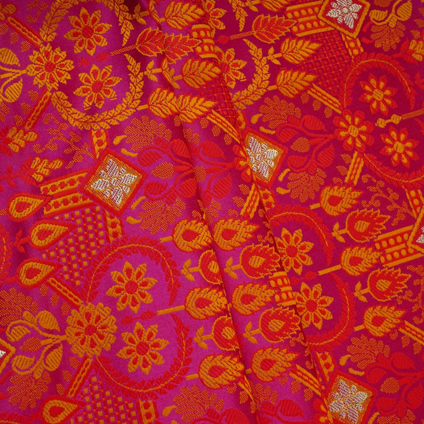 Magenta Zari Booti Dohri Tanchoi Silk Fabric HMSS-32731