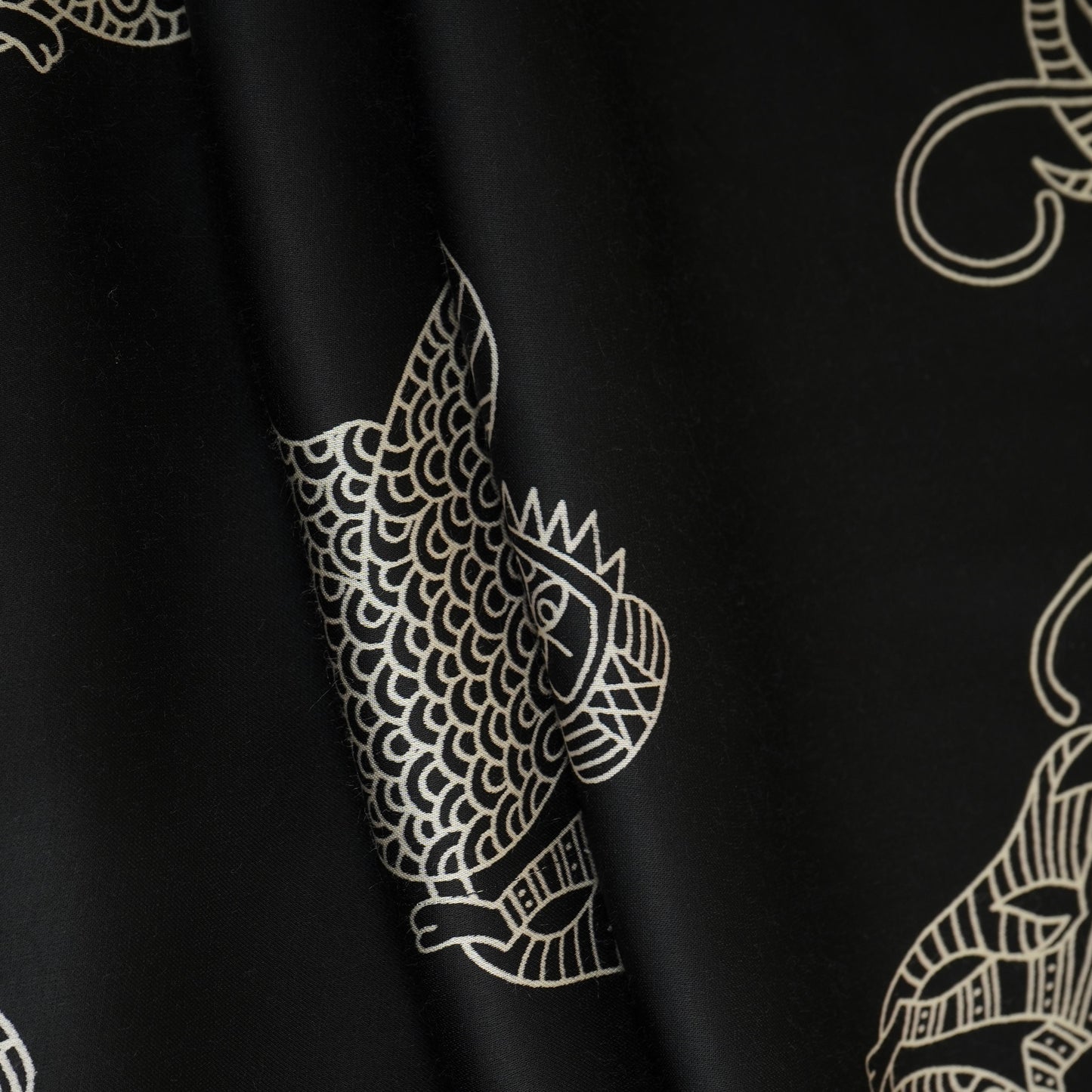 Black Gond art Print Print Modal Satin SN-29517