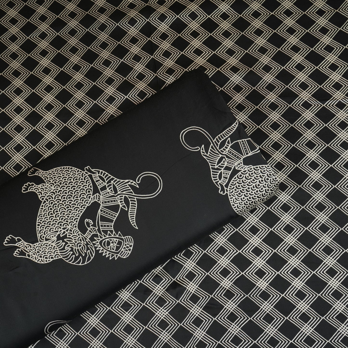 Black Gond art Print Print Modal Satin SN-29517
