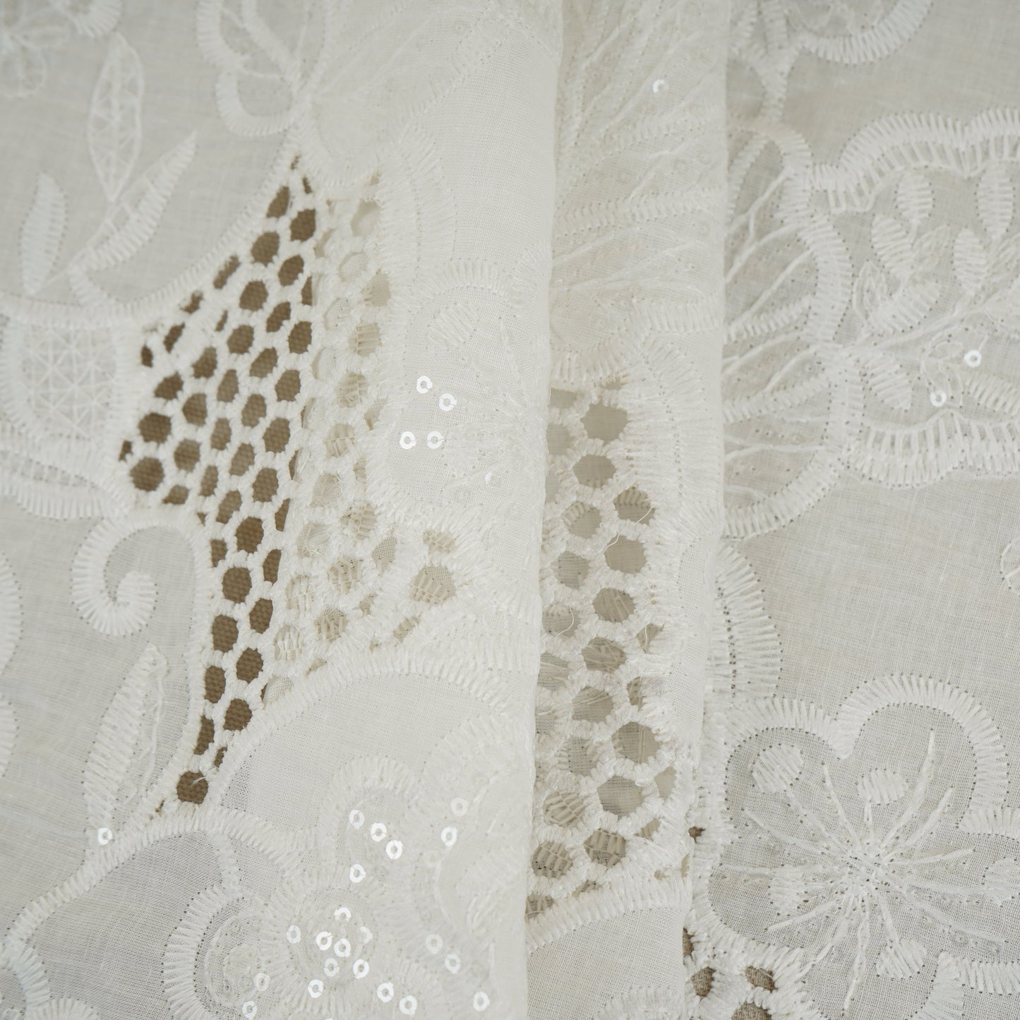 White Embroidery Cotton Schiffli Fabric LI-29899