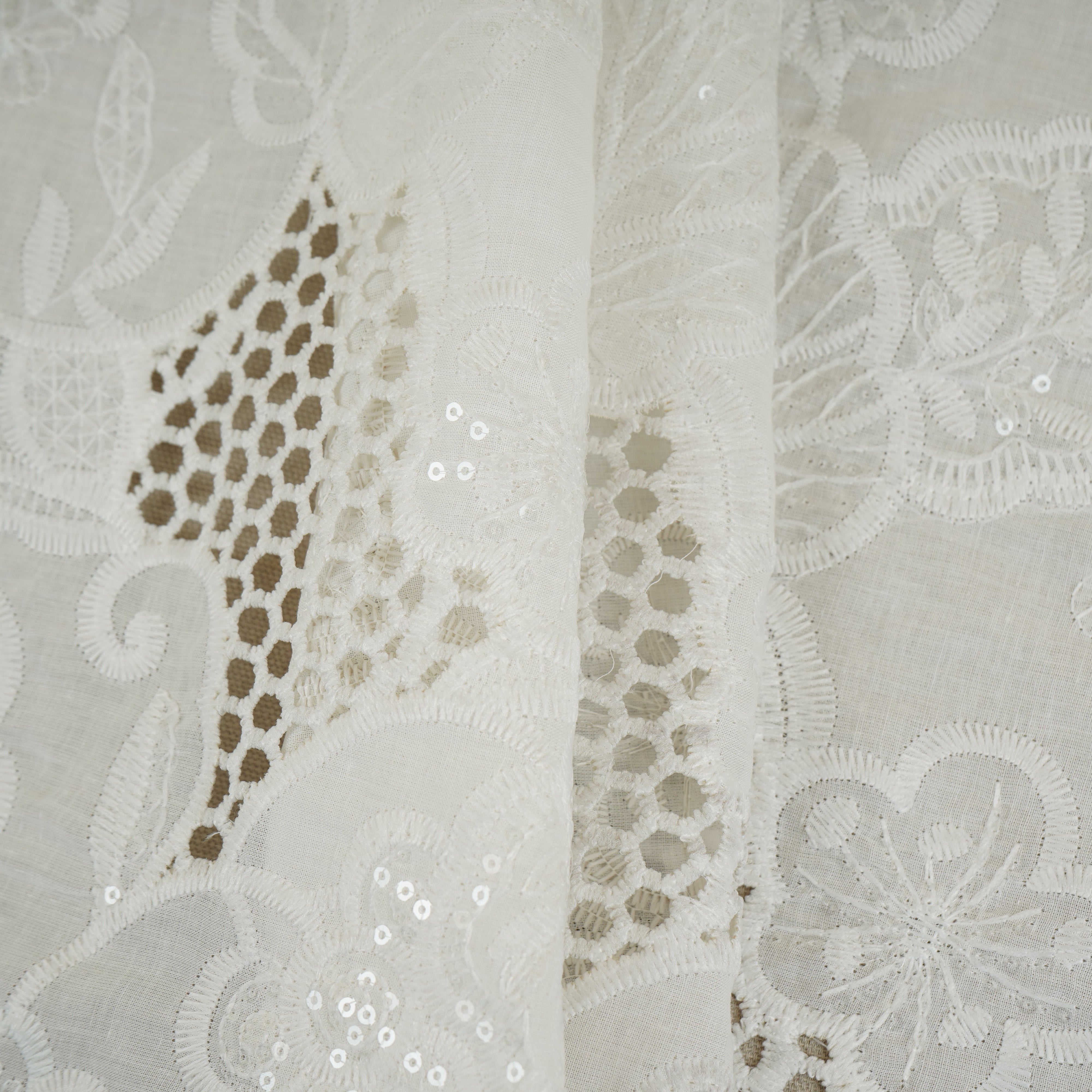 White Embroidery Cotton Schiffli Fabric LI-29899 - TradeUNO