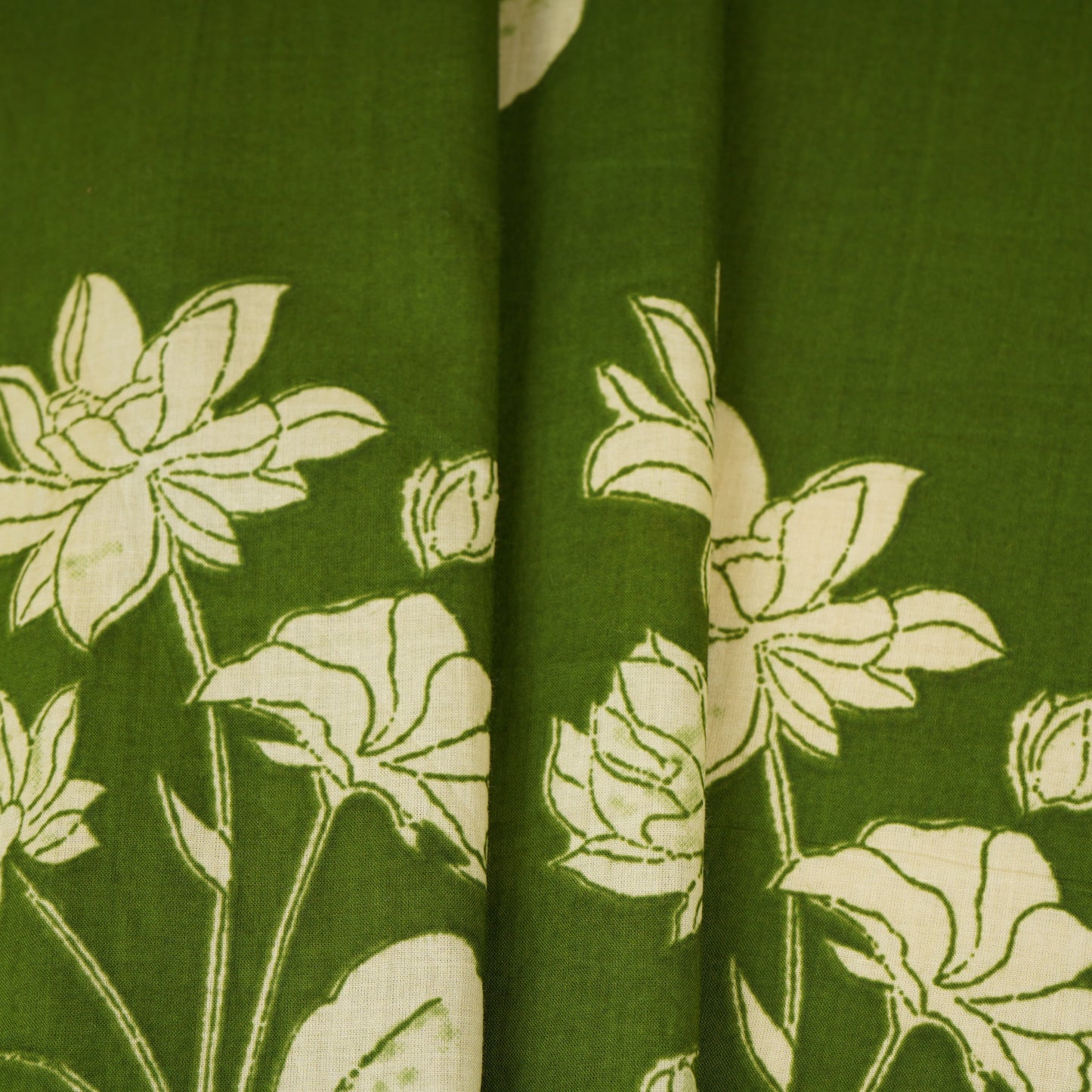 Green & White Floral Print Cotton Fabric MFR-29860
