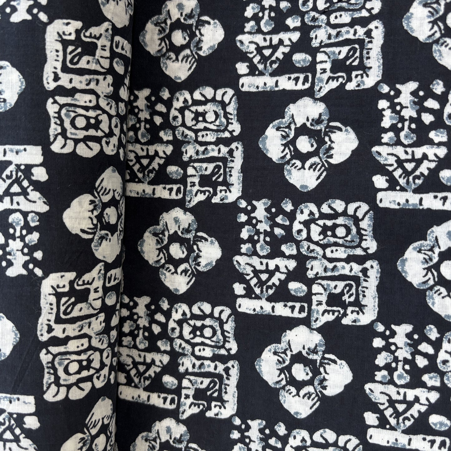 Black White Abstract Print Cotton Fabric 16126