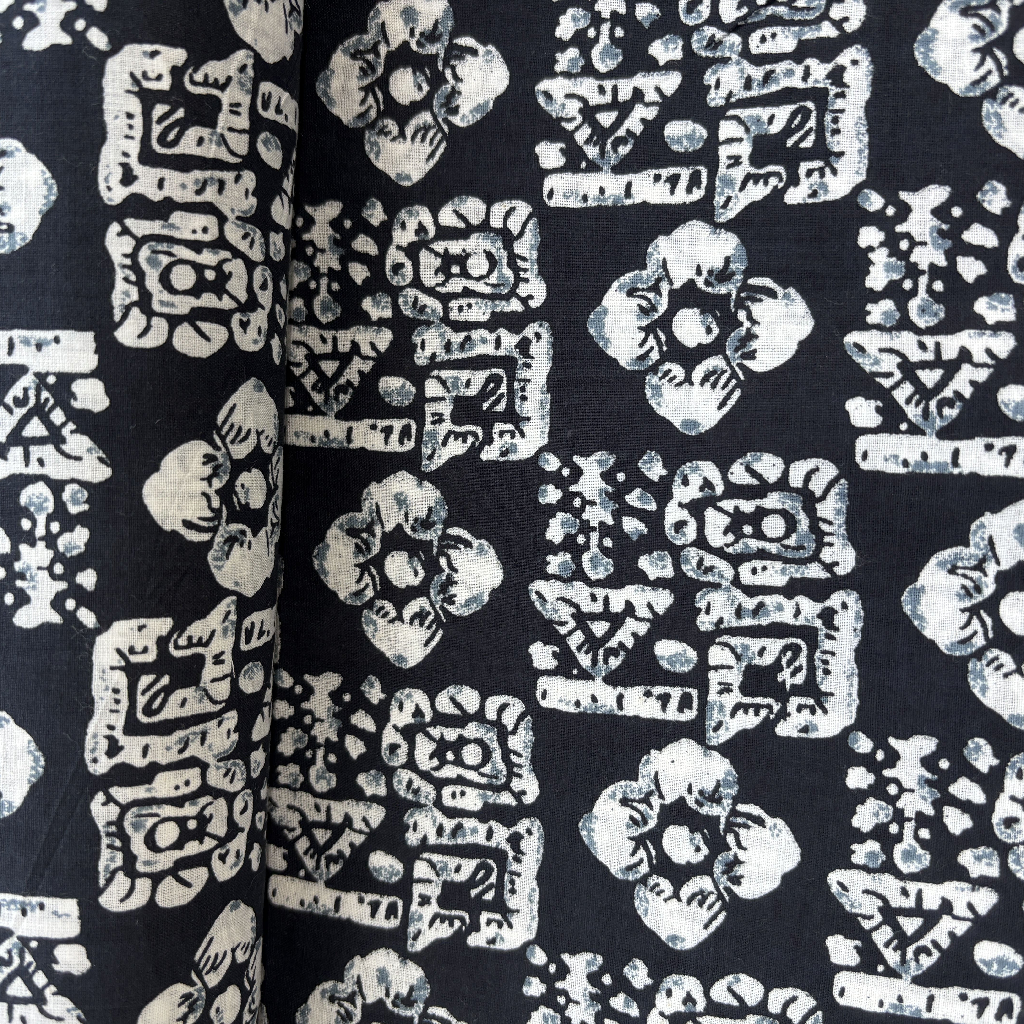 Black White Abstract Print Cotton Fabric 16126