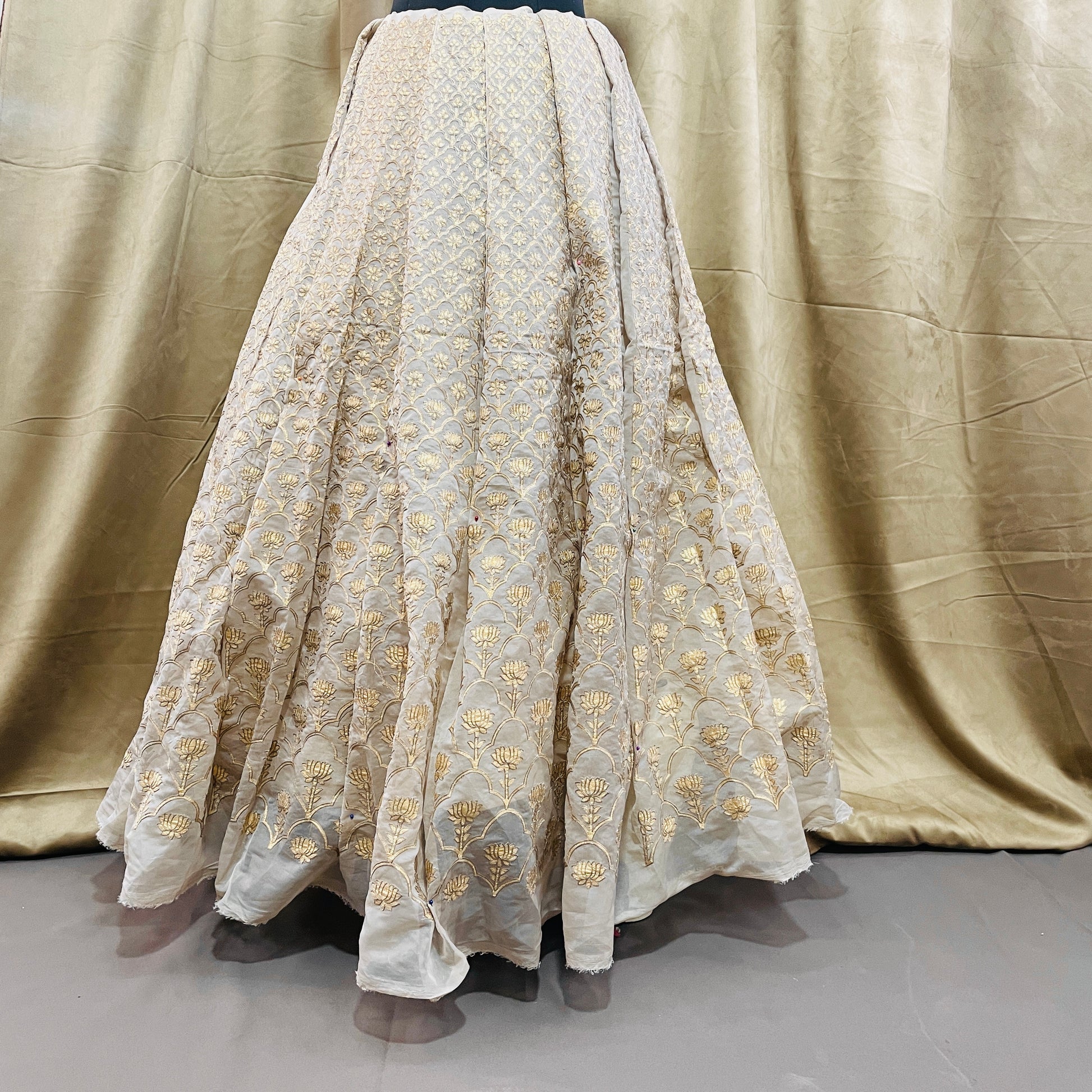 Beige Floral Sequence Embroidery Organza / 12 Kali