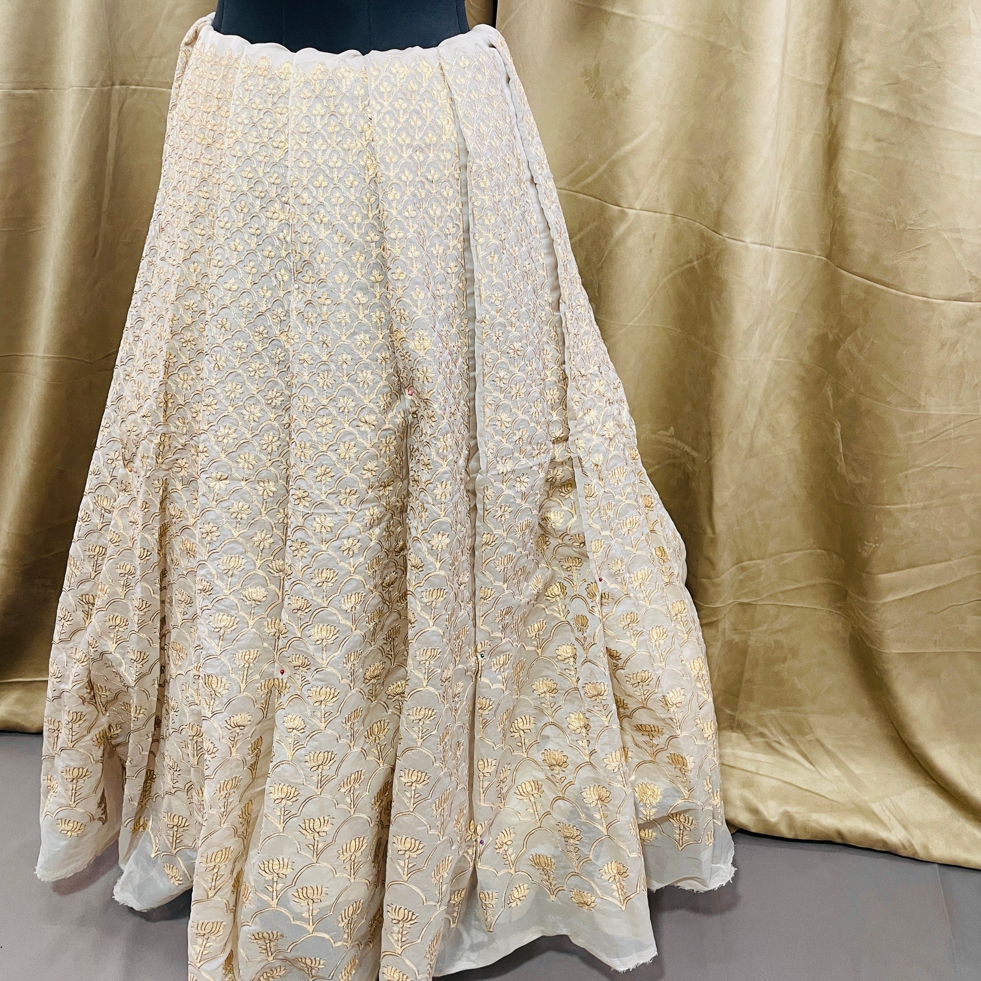 Beige Floral Sequence Embroidery Organza / 12 Kali
