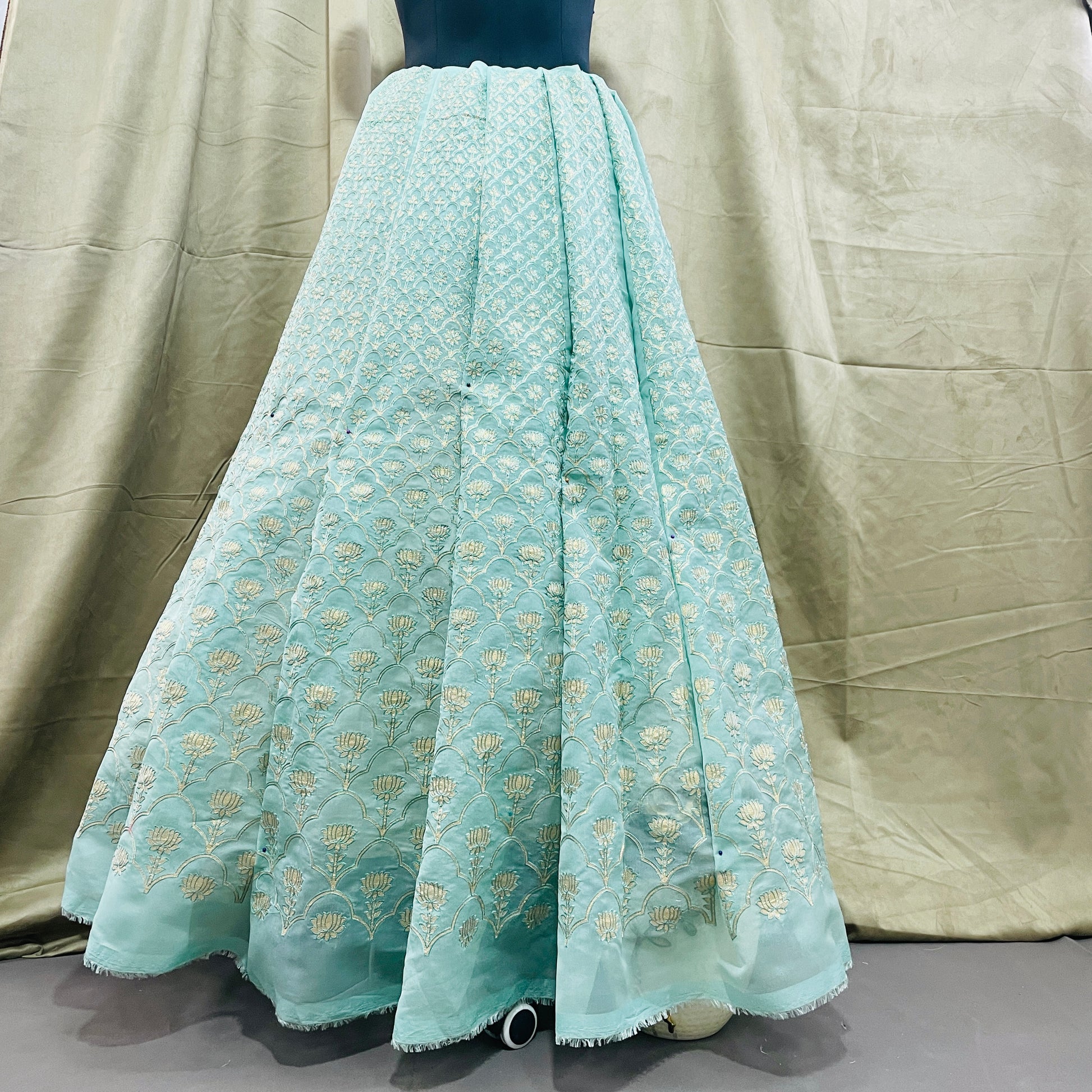 Green Floral Sequence Embroidery Organza / 12 Kali