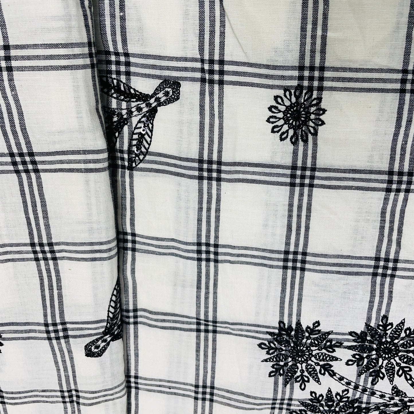 White & Black Check & Floral Sequence Thread Embroidery PF-9291 - TradeUNO